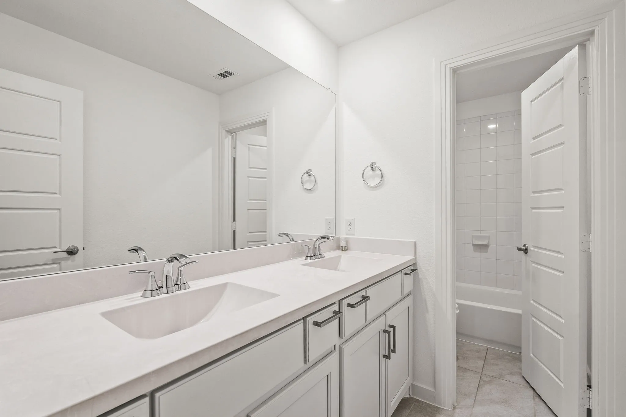 Single Family Residence For Sale in Collin County , 2025 Rhea Court, Celina, Texas 75009, 4 Bedroom, 3 Bathroom, 2 Garage spaces, 2,607 Sqft, built in 2021, mls#21232160, Real Estate Agent in Celina, Homes For Sale in Collin county, Homes For Sale in Celina, Realtor in Celina Texas, Real Estate Brokerage Independent Realty Texas, Luminita Cordes Realtor