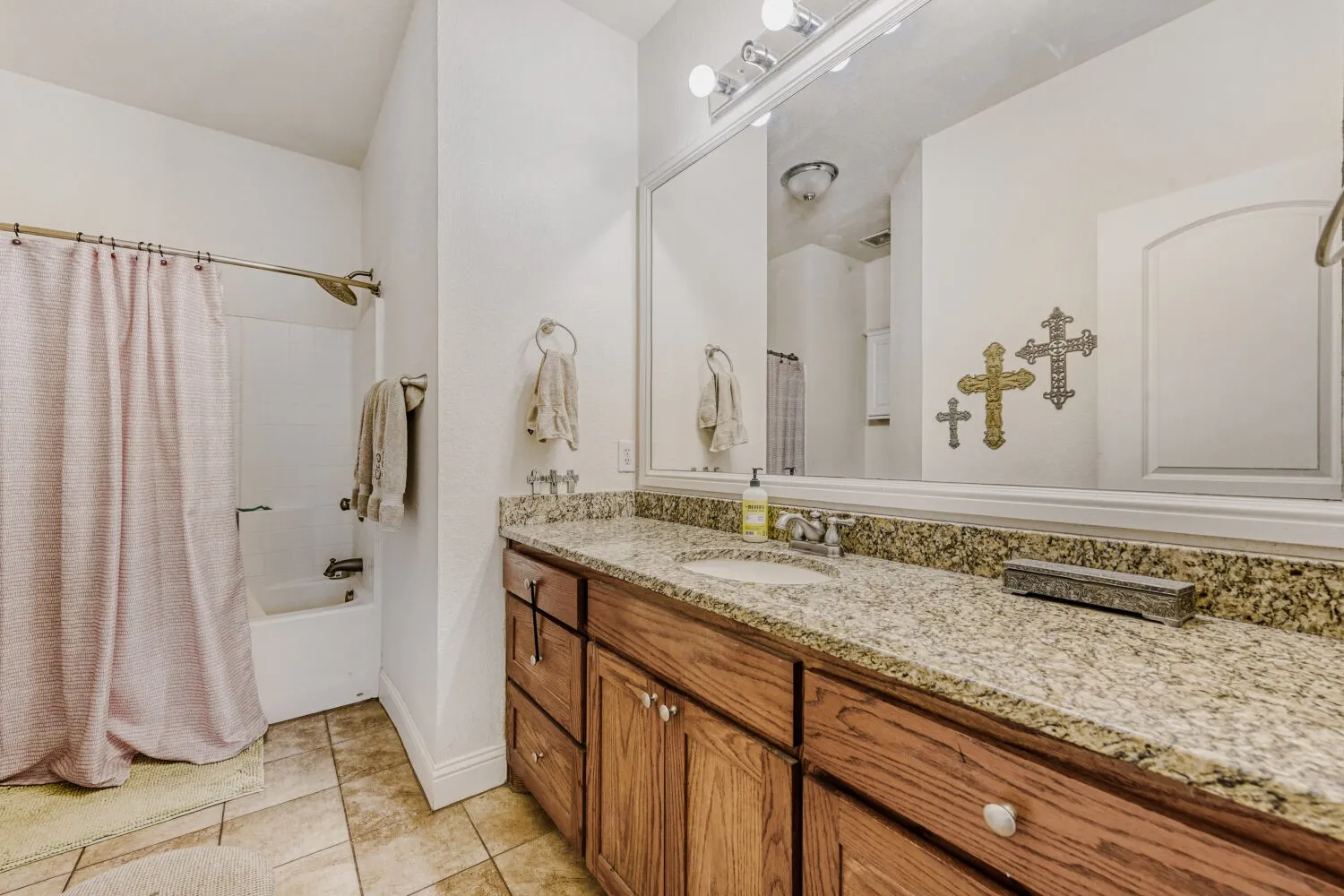 6525 Greenway Road Primary Bathroom