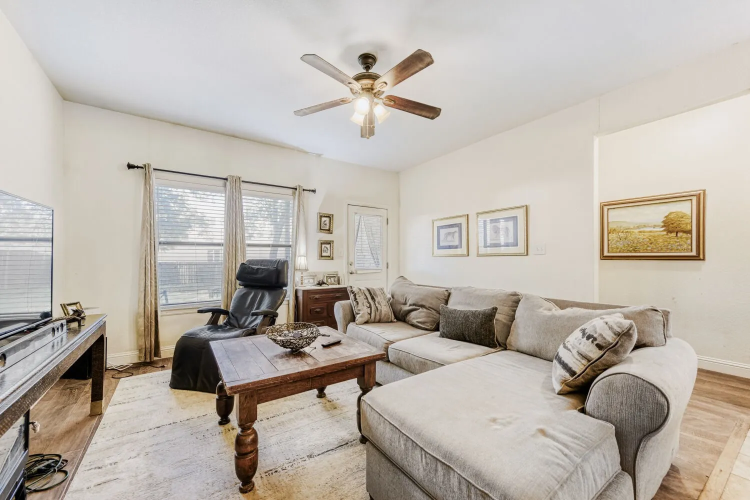 6525 Greenway Road Living Room