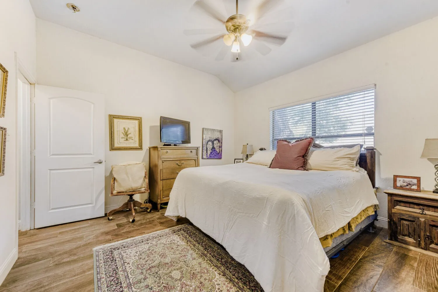 6525 Greenway Road Primary Bedroom