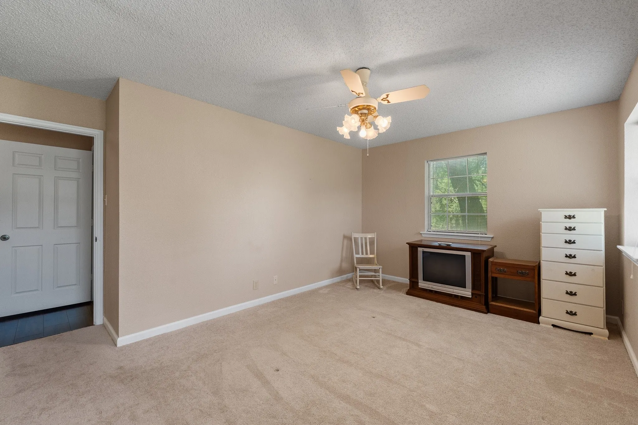 Farm For Sale in Johnson County , 6265 County Road 305, Grandview, Texas 76050, 3 Bedroom, 2 Bathroom, 2 Garage spaces, 2,636 Sqft, built in 1984, mls#21233327, Real Estate Agent in Grandview, Homes For Sale in Johnson county, Homes For Sale in Grandview, Realtor in Grandview Texas, Real Estate Brokerage Independent Realty Texas, Luminita Cordes Realtor