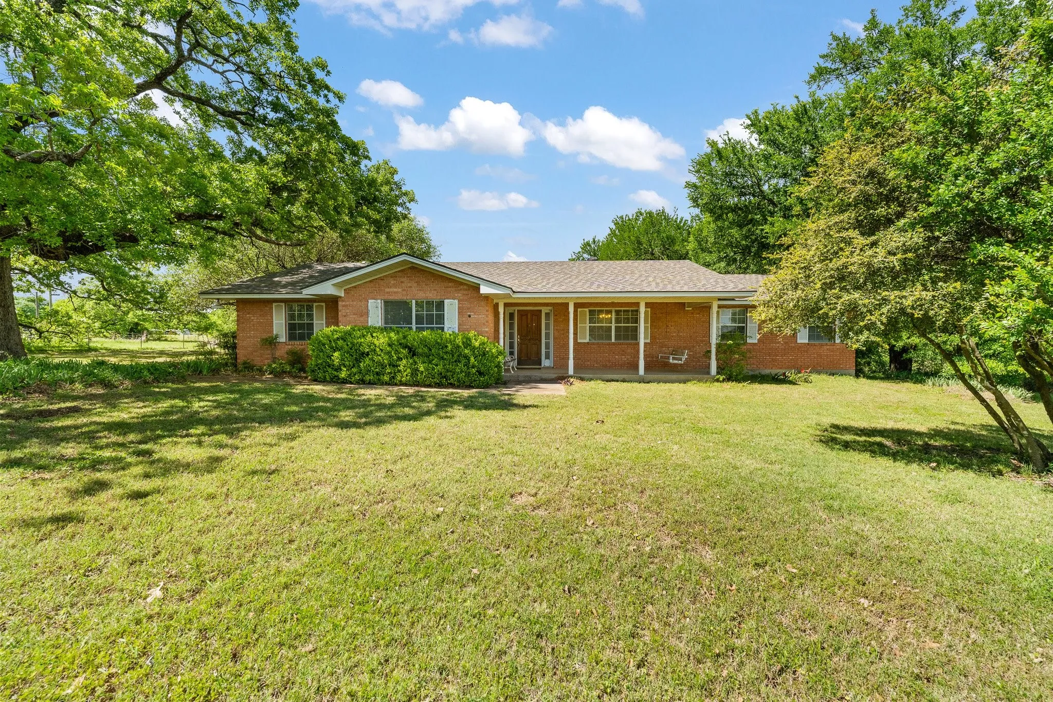 Farm For Sale in Johnson County , 6265 County Road 305, Grandview, Texas 76050, 3 Bedroom, 2 Bathroom, 2 Garage spaces, 2,636 Sqft, built in 1984, mls#21233327, Real Estate Agent in Grandview, Homes For Sale in Johnson county, Homes For Sale in Grandview, Realtor in Grandview Texas, Real Estate Brokerage Independent Realty Texas, Luminita Cordes Realtor
