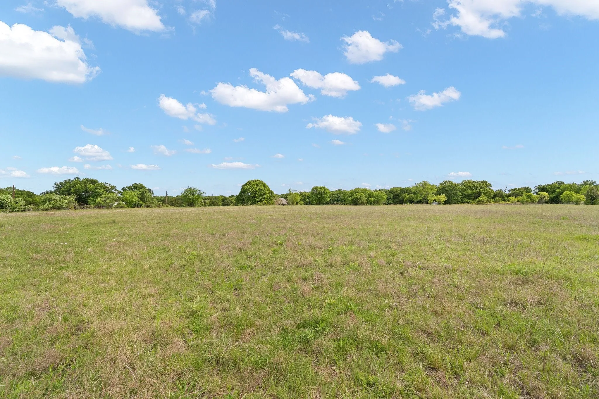 Farm For Sale in Johnson County , 6265 County Road 305, Grandview, Texas 76050, 3 Bedroom, 2 Bathroom, 2 Garage spaces, 2,636 Sqft, built in 1984, mls#21233327, Real Estate Agent in Grandview, Homes For Sale in Johnson county, Homes For Sale in Grandview, Realtor in Grandview Texas, Real Estate Brokerage Independent Realty Texas, Luminita Cordes Realtor