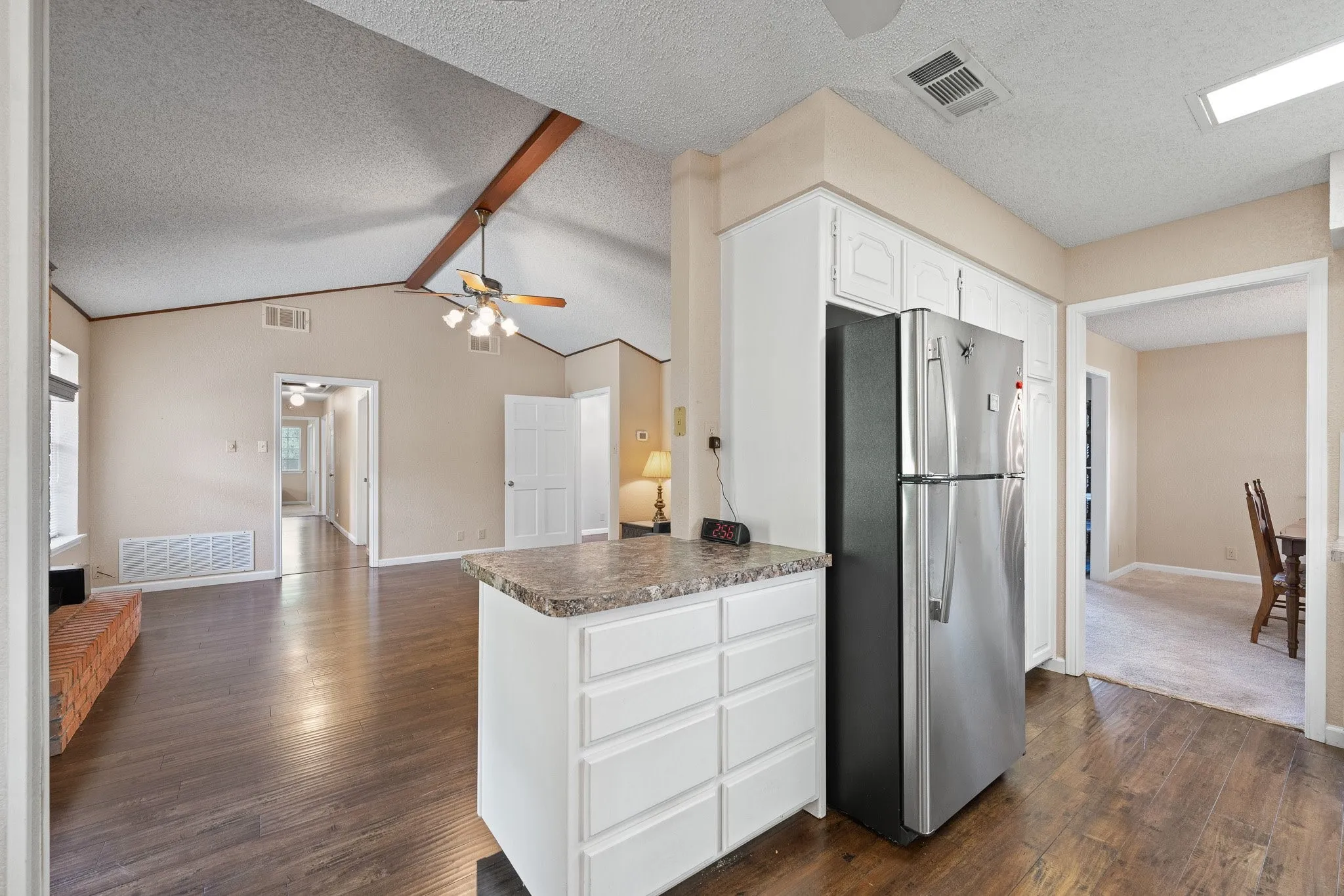 Farm For Sale in Johnson County , 6265 County Road 305, Grandview, Texas 76050, 3 Bedroom, 2 Bathroom, 2 Garage spaces, 2,636 Sqft, built in 1984, mls#21233327, Real Estate Agent in Grandview, Homes For Sale in Johnson county, Homes For Sale in Grandview, Realtor in Grandview Texas, Real Estate Brokerage Independent Realty Texas, Luminita Cordes Realtor
