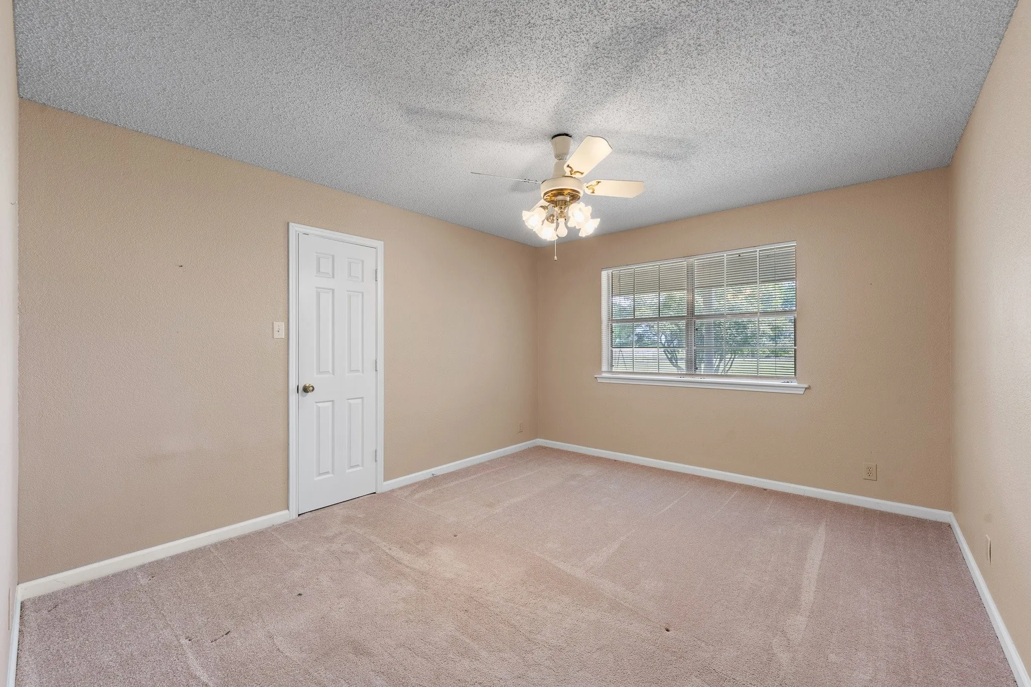 Farm For Sale in Johnson County , 6265 County Road 305, Grandview, Texas 76050, 3 Bedroom, 2 Bathroom, 2 Garage spaces, 2,636 Sqft, built in 1984, mls#21233327, Real Estate Agent in Grandview, Homes For Sale in Johnson county, Homes For Sale in Grandview, Realtor in Grandview Texas, Real Estate Brokerage Independent Realty Texas, Luminita Cordes Realtor