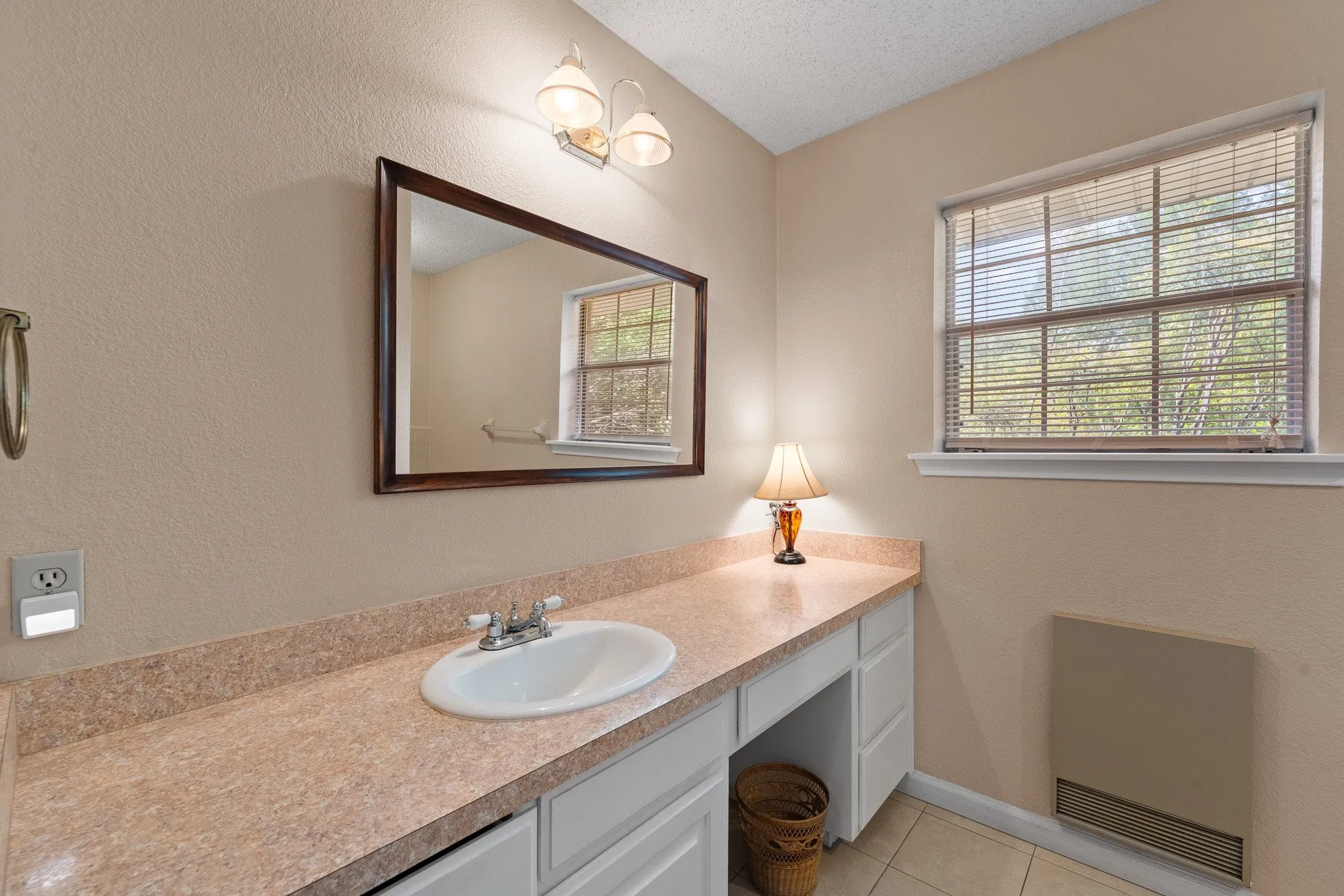 Farm For Sale in Johnson County , 6265 County Road 305, Grandview, Texas 76050, 3 Bedroom, 2 Bathroom, 2 Garage spaces, 2,636 Sqft, built in 1984, mls#21233327, Real Estate Agent in Grandview, Homes For Sale in Johnson county, Homes For Sale in Grandview, Realtor in Grandview Texas, Real Estate Brokerage Independent Realty Texas, Luminita Cordes Realtor