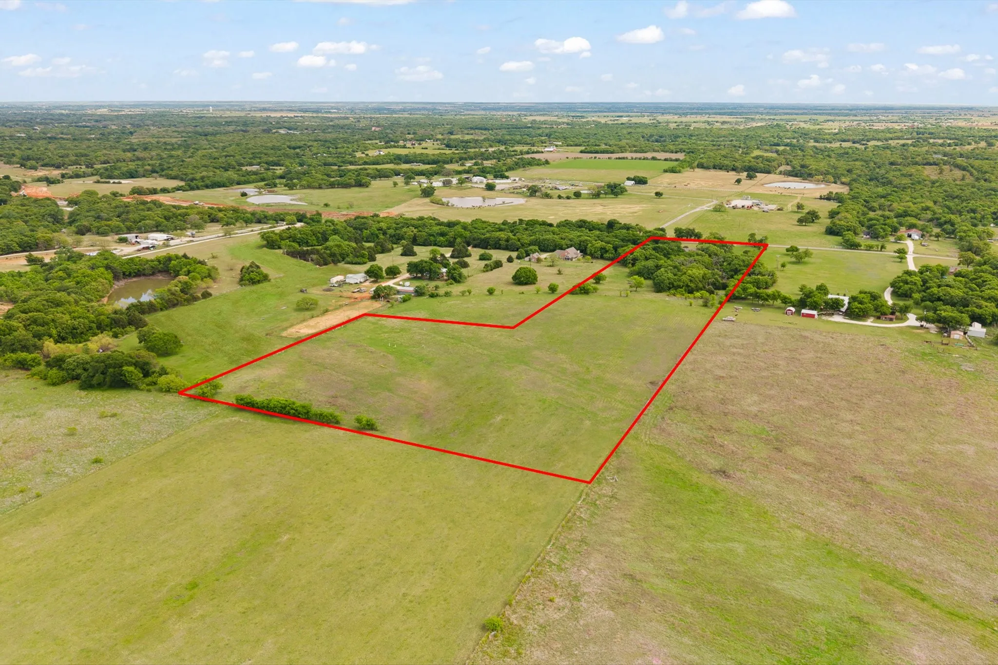 Farm For Sale in Johnson County , 6265 County Road 305, Grandview, Texas 76050, 3 Bedroom, 2 Bathroom, 2 Garage spaces, 2,636 Sqft, built in 1984, mls#21233327, Real Estate Agent in Grandview, Homes For Sale in Johnson county, Homes For Sale in Grandview, Realtor in Grandview Texas, Real Estate Brokerage Independent Realty Texas, Luminita Cordes Realtor