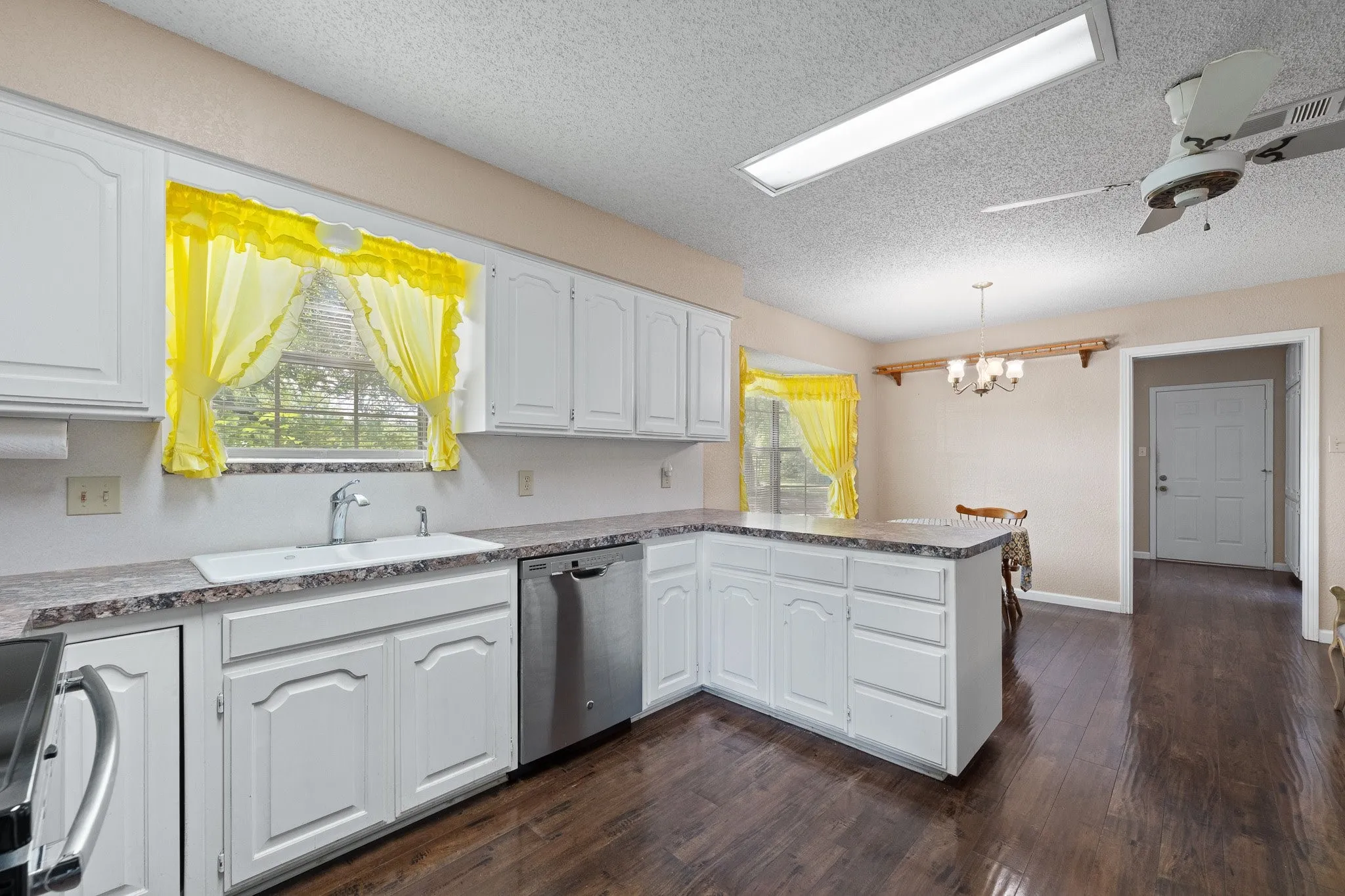 Farm For Sale in Johnson County , 6265 County Road 305, Grandview, Texas 76050, 3 Bedroom, 2 Bathroom, 2 Garage spaces, 2,636 Sqft, built in 1984, mls#21233327, Real Estate Agent in Grandview, Homes For Sale in Johnson county, Homes For Sale in Grandview, Realtor in Grandview Texas, Real Estate Brokerage Independent Realty Texas, Luminita Cordes Realtor