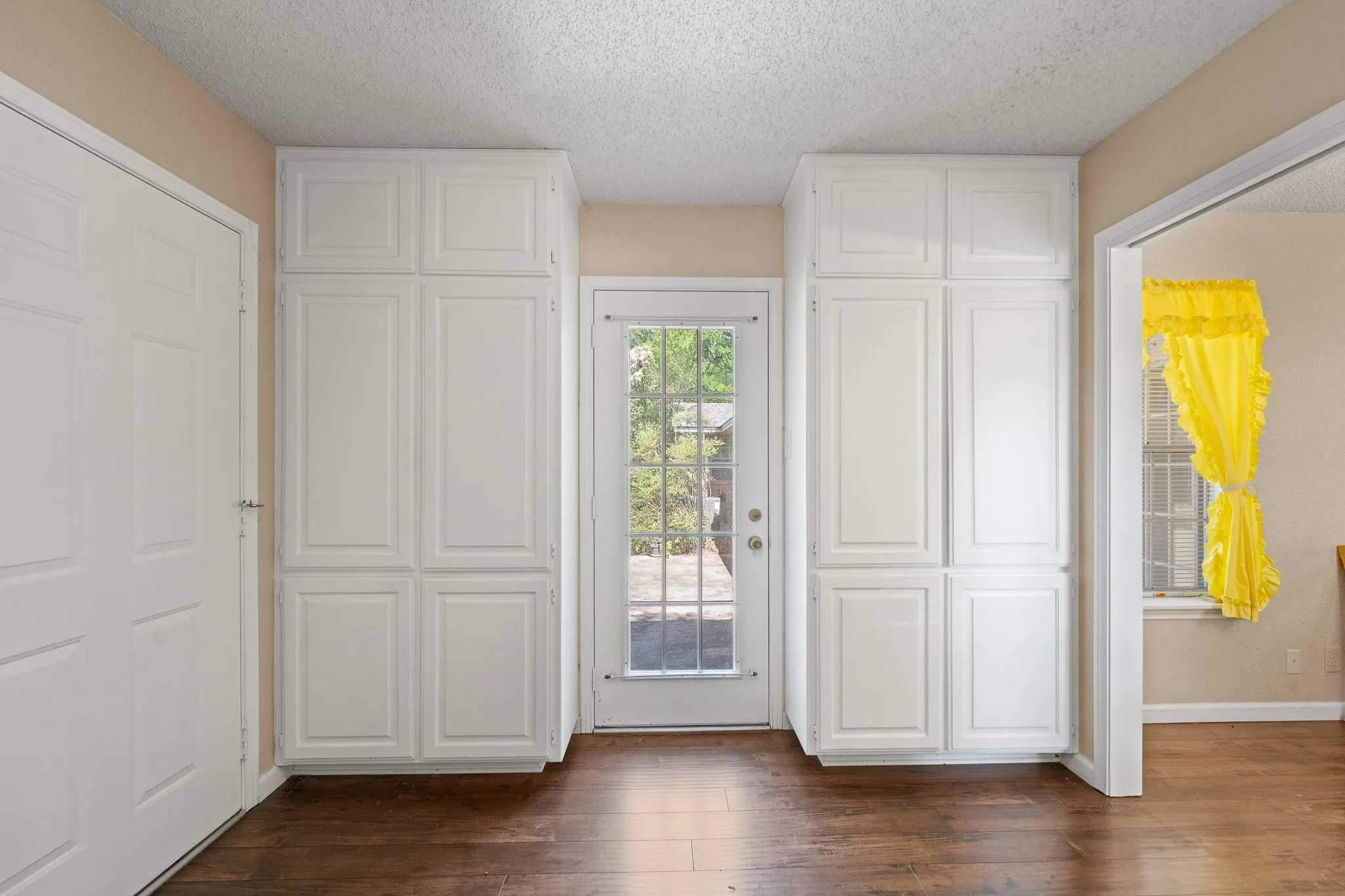 Farm For Sale in Johnson County , 6265 County Road 305, Grandview, Texas 76050, 3 Bedroom, 2 Bathroom, 2 Garage spaces, 2,636 Sqft, built in 1984, mls#21233327, Real Estate Agent in Grandview, Homes For Sale in Johnson county, Homes For Sale in Grandview, Realtor in Grandview Texas, Real Estate Brokerage Independent Realty Texas, Luminita Cordes Realtor