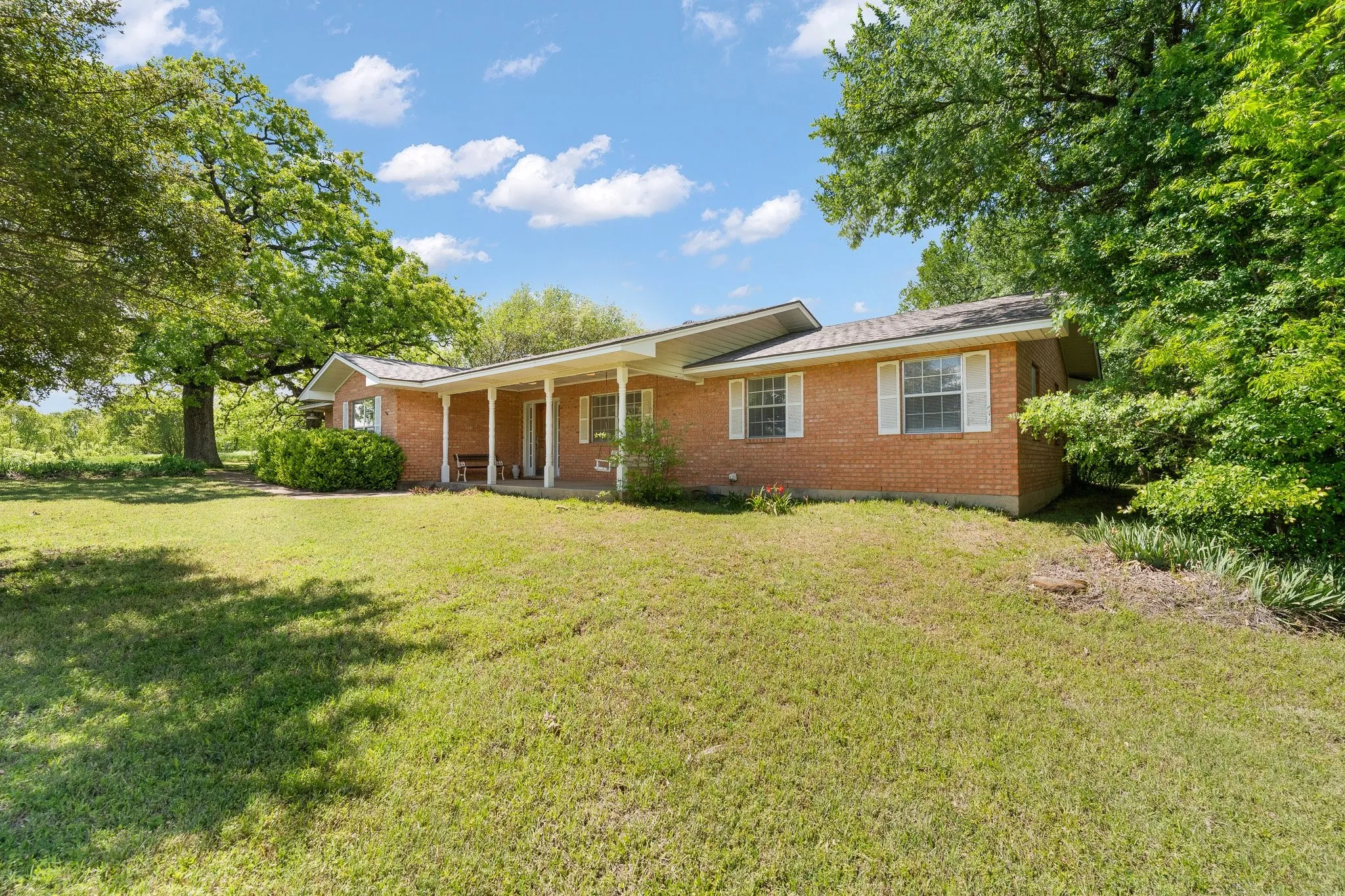 Farm For Sale in Johnson County , 6265 County Road 305, Grandview, Texas 76050, 3 Bedroom, 2 Bathroom, 2 Garage spaces, 2,636 Sqft, built in 1984, mls#21233327, Real Estate Agent in Grandview, Homes For Sale in Johnson county, Homes For Sale in Grandview, Realtor in Grandview Texas, Real Estate Brokerage Independent Realty Texas, Luminita Cordes Realtor