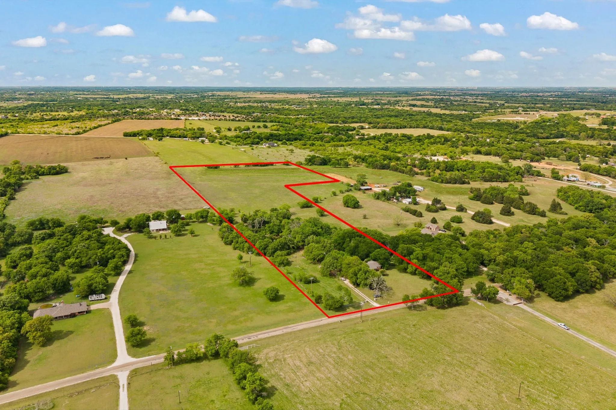 Farm For Sale in Johnson County , 6265 County Road 305, Grandview, Texas 76050, 3 Bedroom, 2 Bathroom, 2 Garage spaces, 2,636 Sqft, built in 1984, mls#21233327, Real Estate Agent in Grandview, Homes For Sale in Johnson county, Homes For Sale in Grandview, Realtor in Grandview Texas, Real Estate Brokerage Independent Realty Texas, Luminita Cordes Realtor