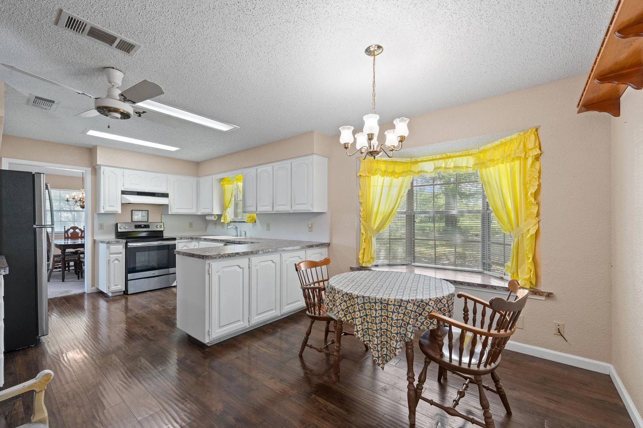 Farm For Sale in Johnson County , 6265 County Road 305, Grandview, Texas 76050, 3 Bedroom, 2 Bathroom, 2 Garage spaces, 2,636 Sqft, built in 1984, mls#21233327, Real Estate Agent in Grandview, Homes For Sale in Johnson county, Homes For Sale in Grandview, Realtor in Grandview Texas, Real Estate Brokerage Independent Realty Texas, Luminita Cordes Realtor