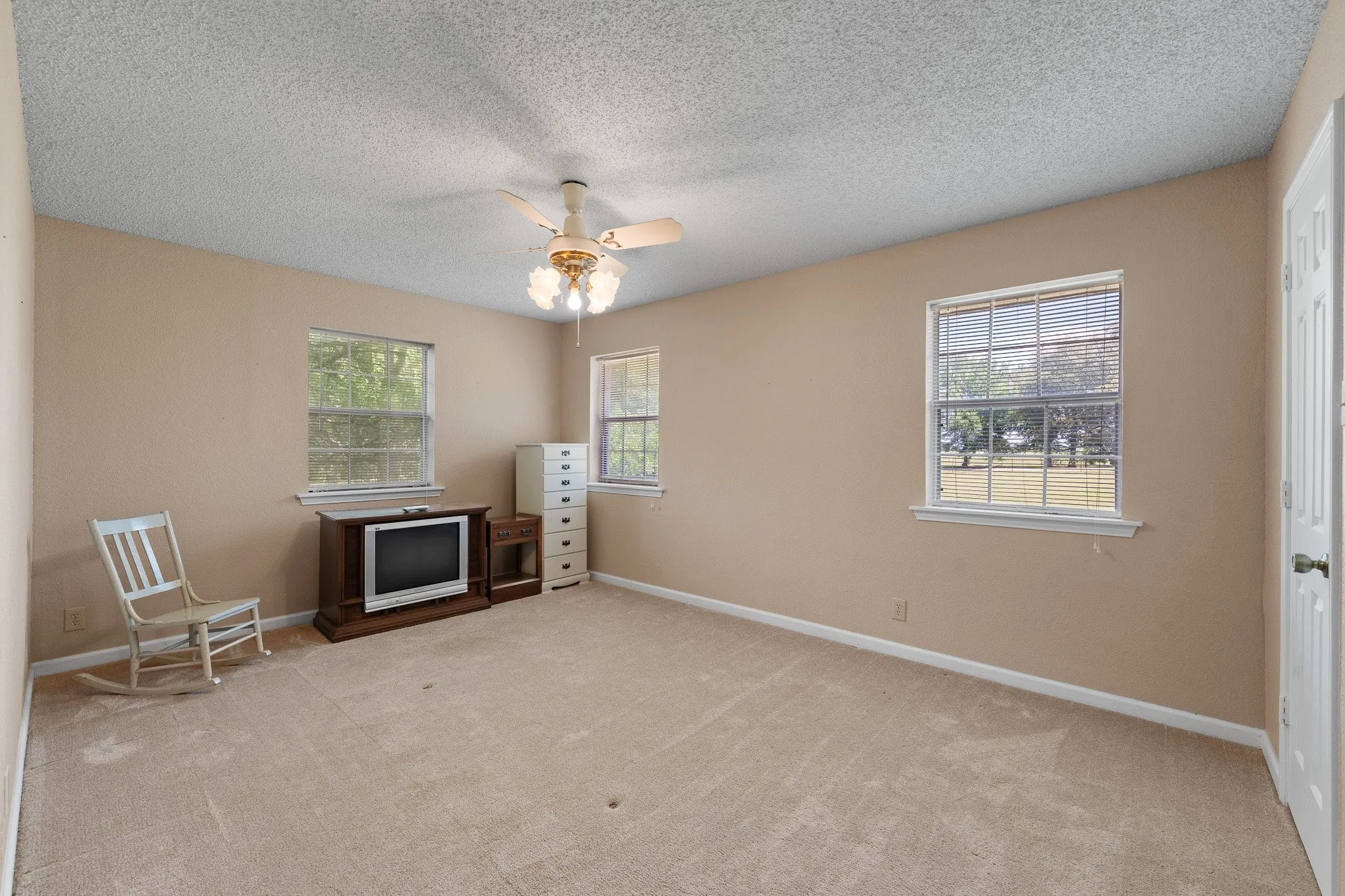 Farm For Sale in Johnson County , 6265 County Road 305, Grandview, Texas 76050, 3 Bedroom, 2 Bathroom, 2 Garage spaces, 2,636 Sqft, built in 1984, mls#21233327, Real Estate Agent in Grandview, Homes For Sale in Johnson county, Homes For Sale in Grandview, Realtor in Grandview Texas, Real Estate Brokerage Independent Realty Texas, Luminita Cordes Realtor