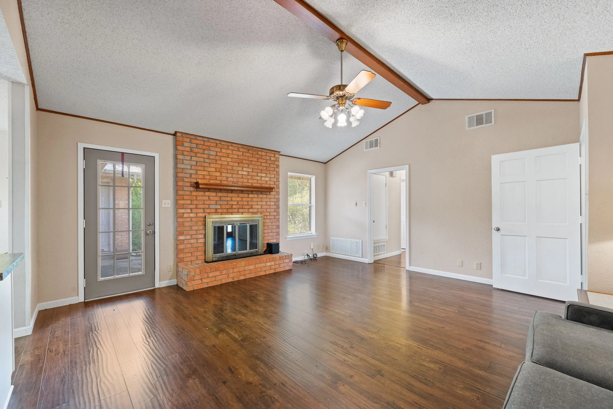 Farm For Sale in Johnson County , 6265 County Road 305, Grandview, Texas 76050, 3 Bedroom, 2 Bathroom, 2 Garage spaces, 2,636 Sqft, built in 1984, mls#21233327, Real Estate Agent in Grandview, Homes For Sale in Johnson county, Homes For Sale in Grandview, Realtor in Grandview Texas, Real Estate Brokerage Independent Realty Texas, Luminita Cordes Realtor