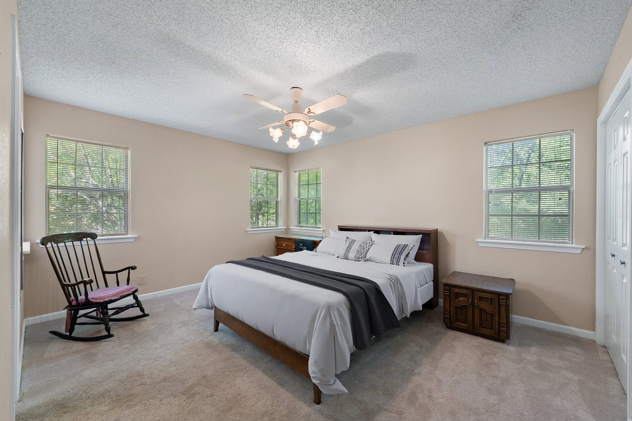 Farm For Sale in Johnson County , 6265 County Road 305, Grandview, Texas 76050, 3 Bedroom, 2 Bathroom, 2 Garage spaces, 2,636 Sqft, built in 1984, mls#21233327, Real Estate Agent in Grandview, Homes For Sale in Johnson county, Homes For Sale in Grandview, Realtor in Grandview Texas, Real Estate Brokerage Independent Realty Texas, Luminita Cordes Realtor