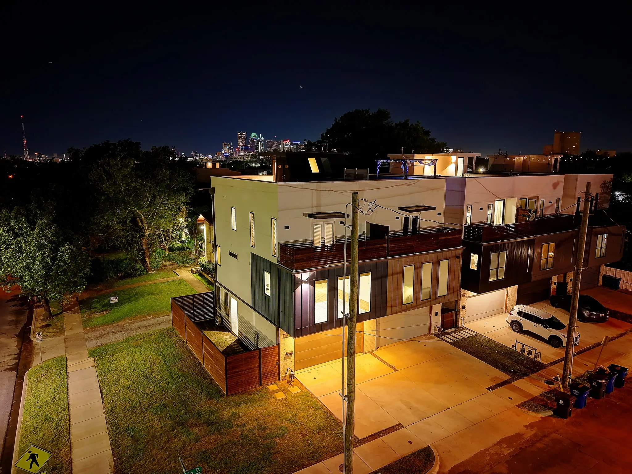 Single Family Residence For Sale in Dallas County , 183 S Prairie Avenue, Dallas, Texas 75226, 3 Bedrooms, 3 Bathrooms, 2 Garage spaces, 2,160 Sqft, built in 2022, Preowned, Price $549,999, mls#21229355, Real Estate Agent in Dallas, Homes For Sale in Dallas county, Homes For Sale in Dallas, Realtor in Dallas Texas, Real Estate Brokerage Independent Realty Texas, Luminita Cordes Realtor