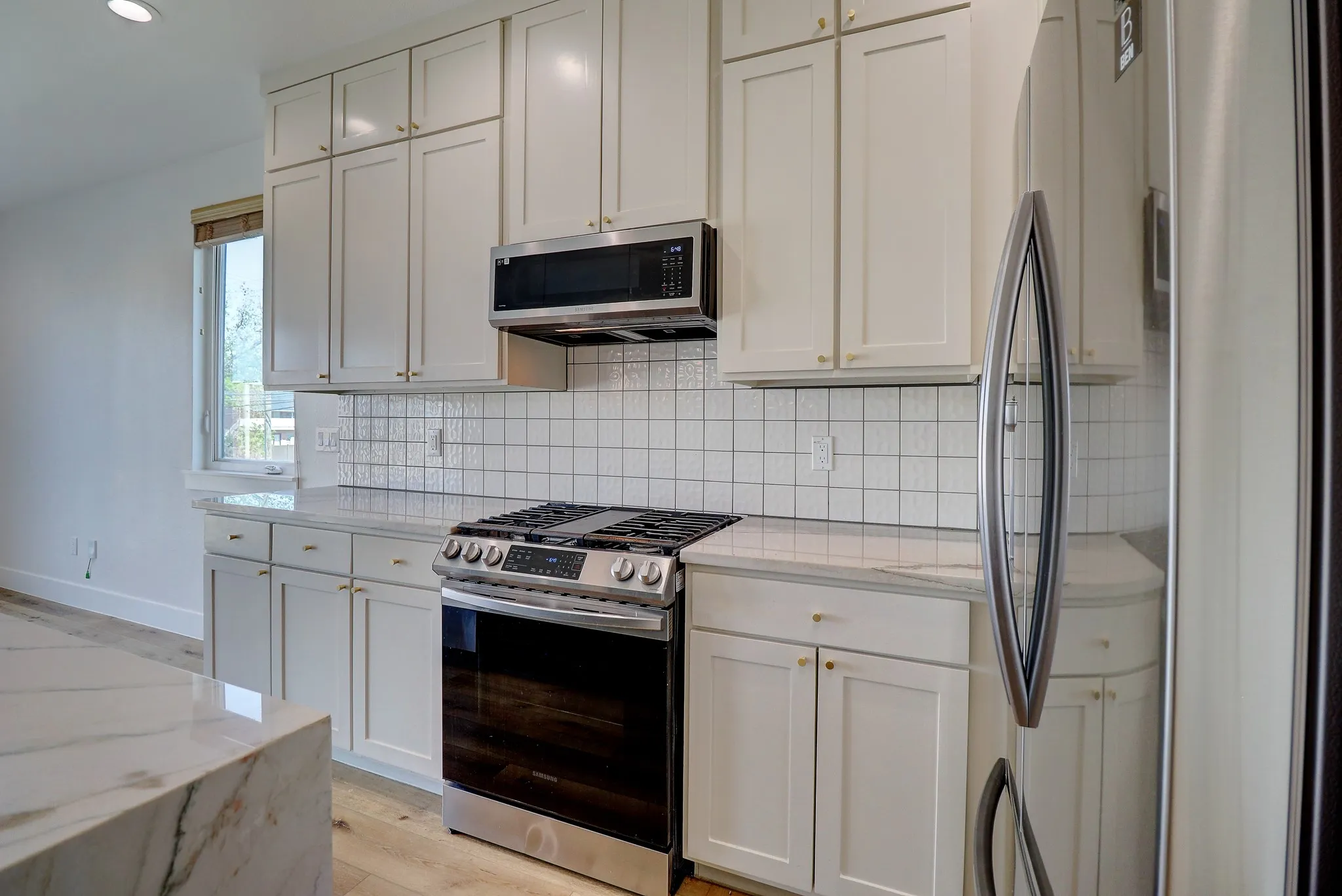 Single Family Residence For Sale in Dallas County , 183 S Prairie Avenue, Dallas, Texas 75226, 3 Bedrooms, 3 Bathrooms, 2 Garage spaces, 2,160 Sqft, built in 2022, Preowned, Price $549,999, mls#21229355, Real Estate Agent in Dallas, Homes For Sale in Dallas county, Homes For Sale in Dallas, Realtor in Dallas Texas, Real Estate Brokerage Independent Realty Texas, Luminita Cordes Realtor