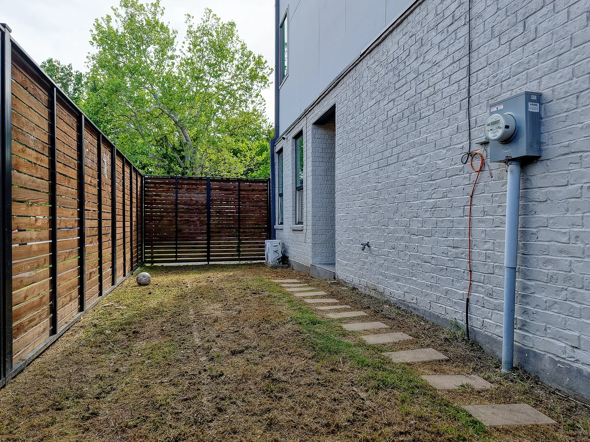 Single Family Residence For Sale in Dallas County , 183 S Prairie Avenue, Dallas, Texas 75226, 3 Bedrooms, 3 Bathrooms, 2 Garage spaces, 2,160 Sqft, built in 2022, Preowned, Price $549,999, mls#21229355, Real Estate Agent in Dallas, Homes For Sale in Dallas county, Homes For Sale in Dallas, Realtor in Dallas Texas, Real Estate Brokerage Independent Realty Texas, Luminita Cordes Realtor