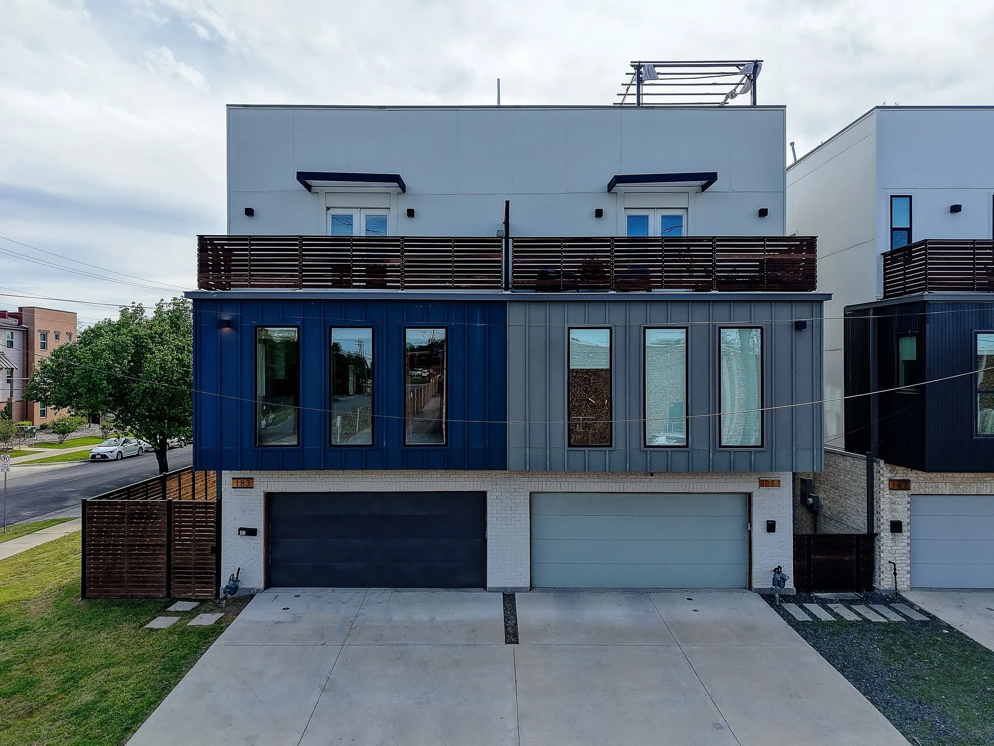 Single Family Residence For Sale in Dallas County , 183 S Prairie Avenue, Dallas, Texas 75226, 3 Bedrooms, 3 Bathrooms, 2 Garage spaces, 2,160 Sqft, built in 2022, Preowned, Price $549,999, mls#21229355, Real Estate Agent in Dallas, Homes For Sale in Dallas county, Homes For Sale in Dallas, Realtor in Dallas Texas, Real Estate Brokerage Independent Realty Texas, Luminita Cordes Realtor