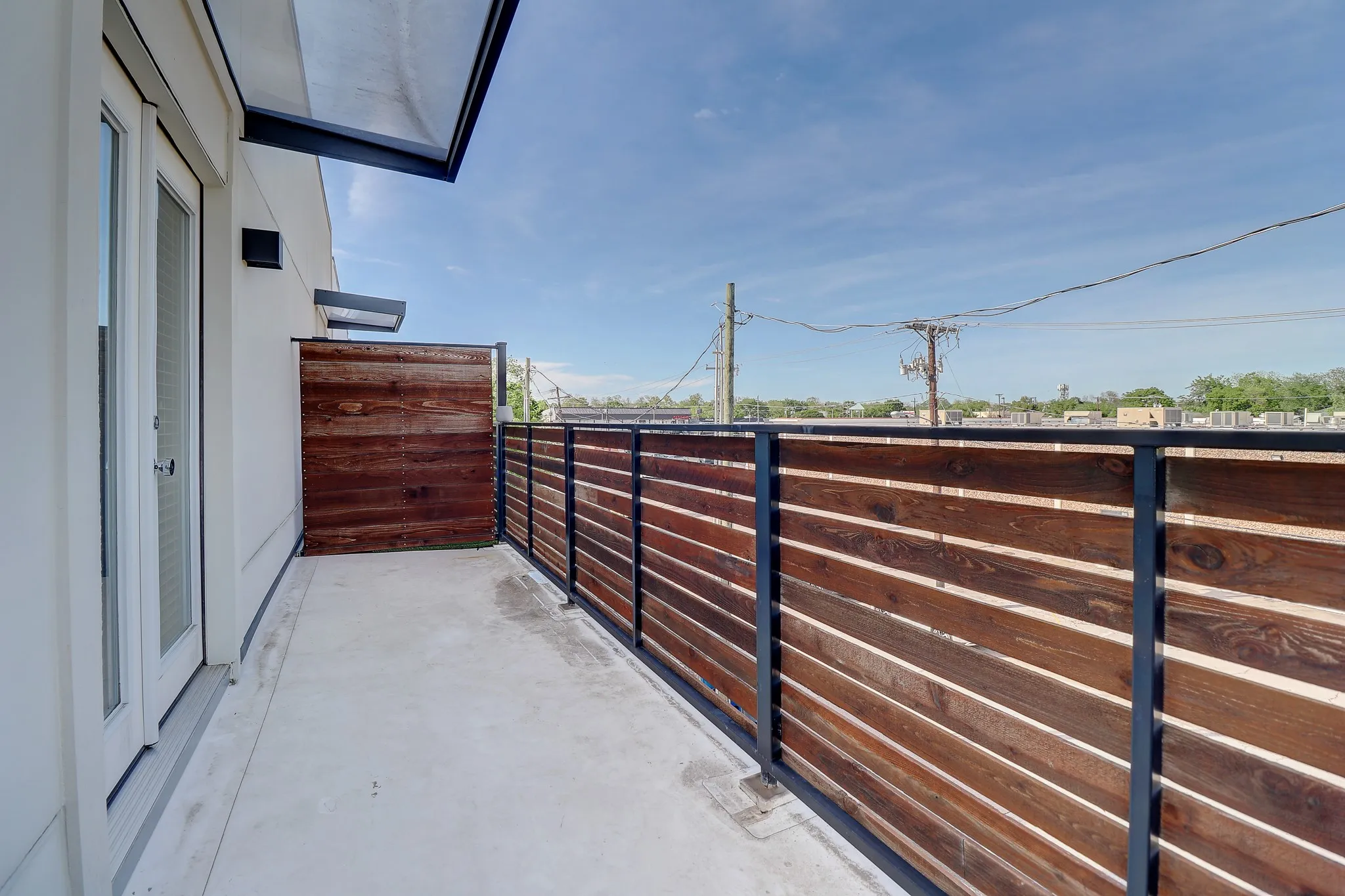 Single Family Residence For Sale in Dallas County , 183 S Prairie Avenue, Dallas, Texas 75226, 3 Bedrooms, 3 Bathrooms, 2 Garage spaces, 2,160 Sqft, built in 2022, Preowned, Price $549,999, mls#21229355, Real Estate Agent in Dallas, Homes For Sale in Dallas county, Homes For Sale in Dallas, Realtor in Dallas Texas, Real Estate Brokerage Independent Realty Texas, Luminita Cordes Realtor