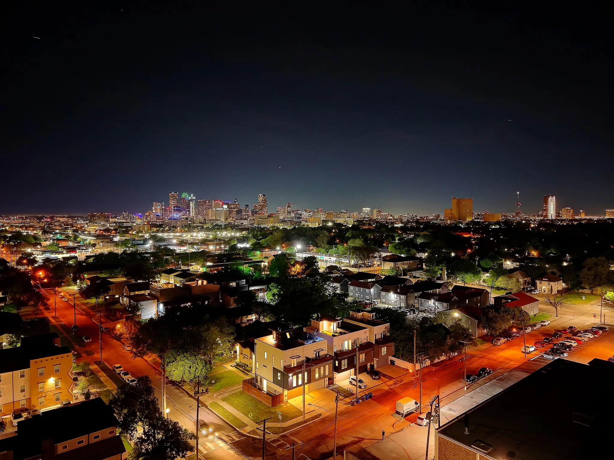 Single Family Residence For Sale in Dallas County , 183 S Prairie Avenue, Dallas, Texas 75226, 3 Bedrooms, 3 Bathrooms, 2 Garage spaces, 2,160 Sqft, built in 2022, Preowned, Price $549,999, mls#21229355, Real Estate Agent in Dallas, Homes For Sale in Dallas county, Homes For Sale in Dallas, Realtor in Dallas Texas, Real Estate Brokerage Independent Realty Texas, Luminita Cordes Realtor