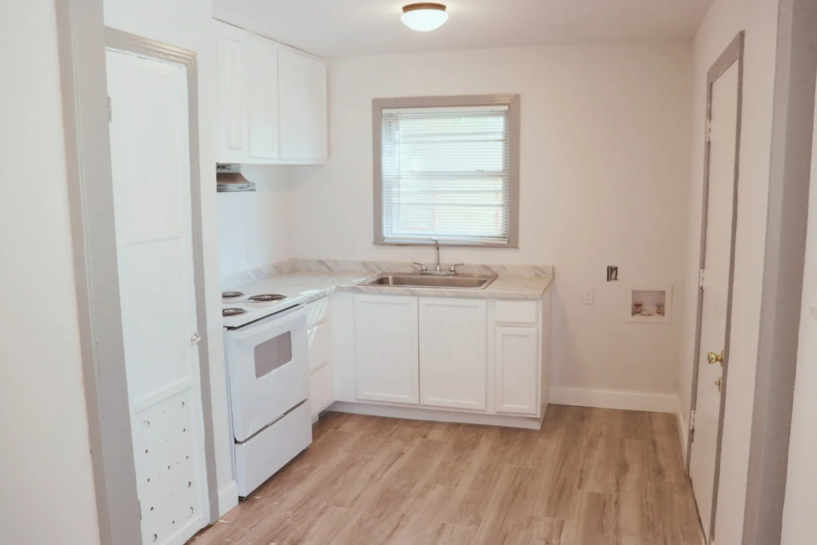 Townhouse For Sale in Dallas County , 6415 Latta Street, Dallas, Texas 75227, 1 Bedroom, 1 Bathroom, 1 Garage spaces, 1,330 Sqft, built in 1949, mls#21233461, Real Estate Agent in Dallas, Homes For Sale in Dallas county, Homes For Sale in Dallas, Realtor in Dallas Texas, Real Estate Brokerage Independent Realty Texas, Luminita Cordes Realtor