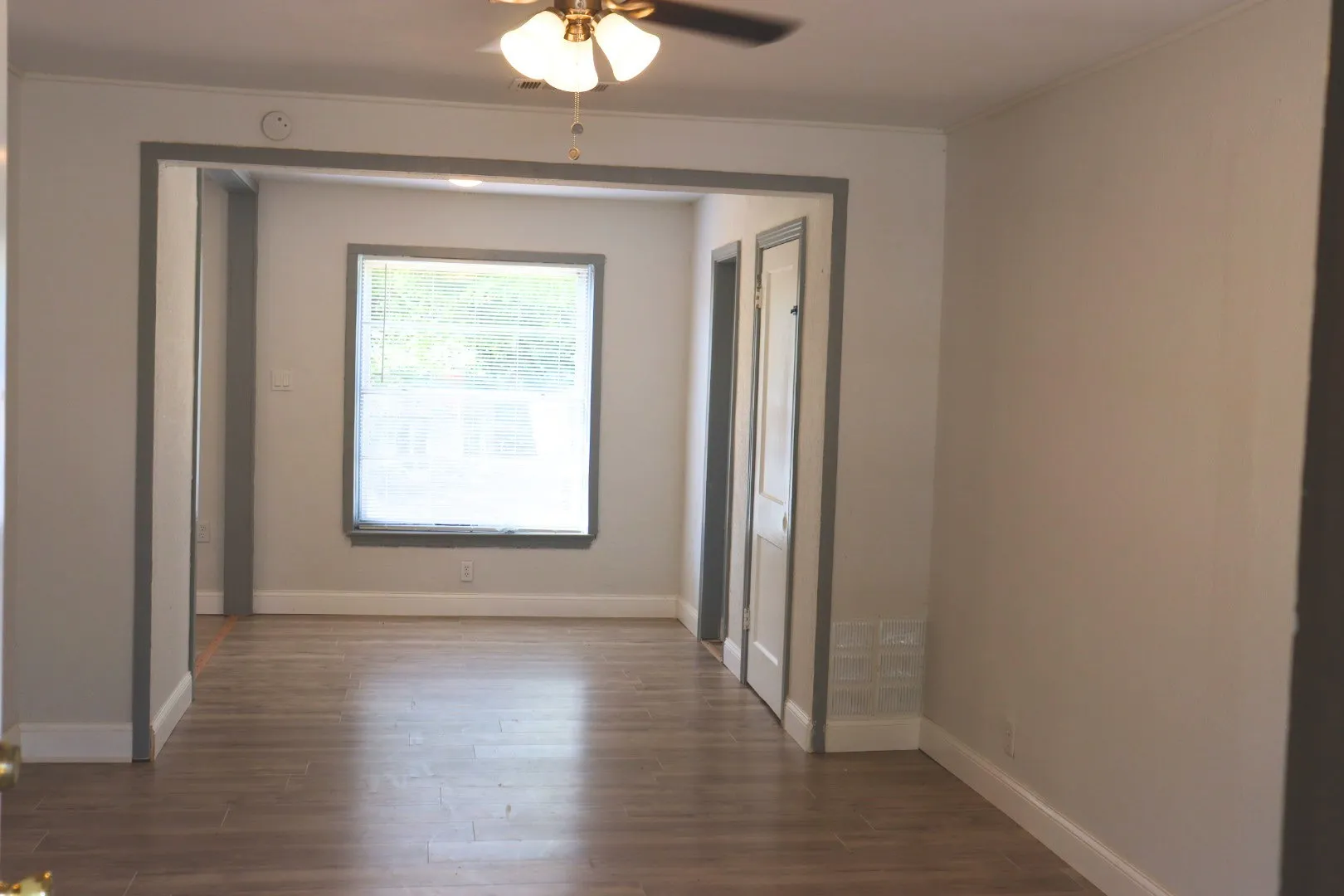 Townhouse For Sale in Dallas County , 6415 Latta Street, Dallas, Texas 75227, 1 Bedroom, 1 Bathroom, 1 Garage spaces, 1,330 Sqft, built in 1949, mls#21233461, Real Estate Agent in Dallas, Homes For Sale in Dallas county, Homes For Sale in Dallas, Realtor in Dallas Texas, Real Estate Brokerage Independent Realty Texas, Luminita Cordes Realtor