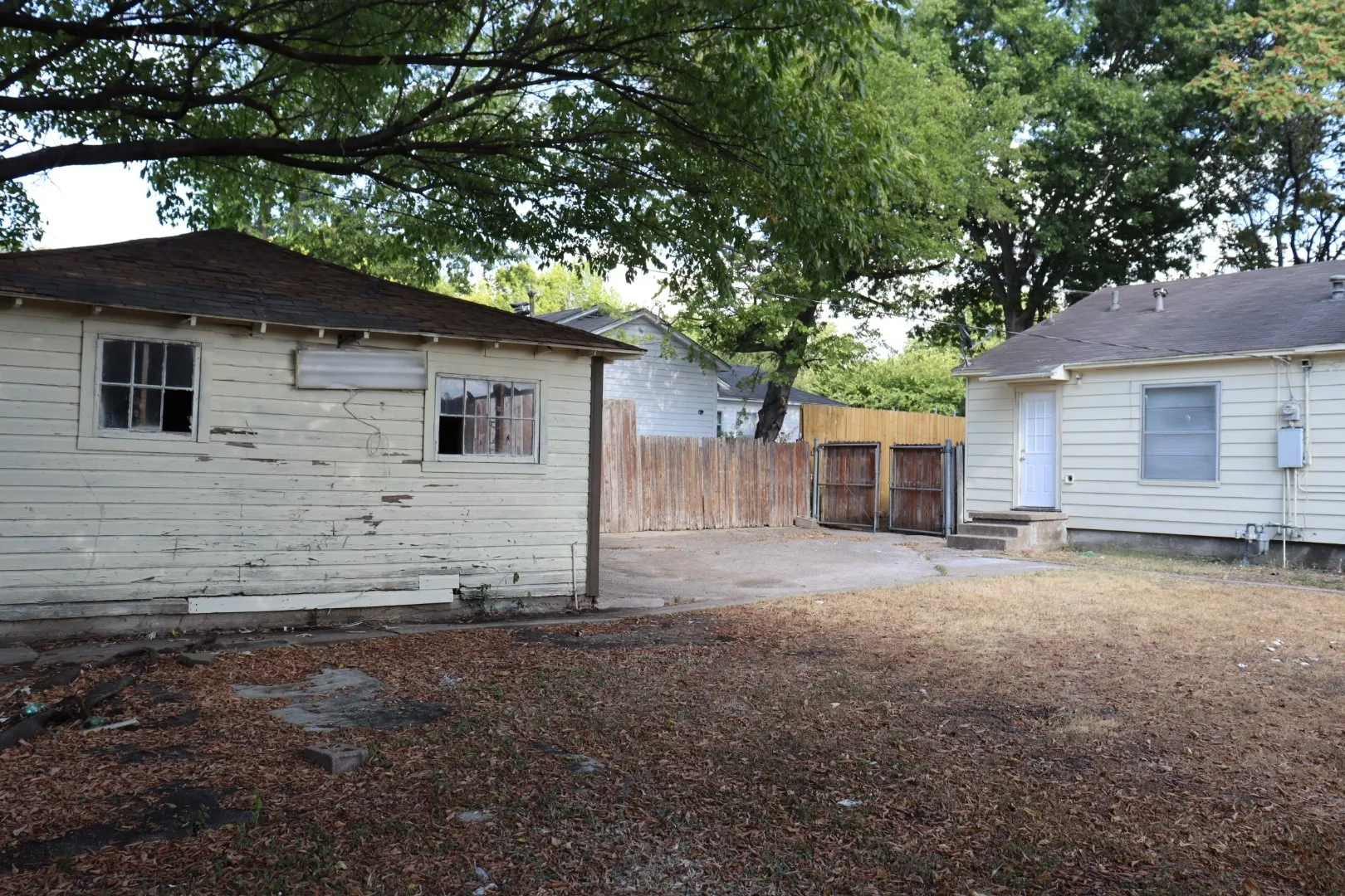 Townhouse For Sale in Dallas County , 6415 Latta Street, Dallas, Texas 75227, 1 Bedroom, 1 Bathroom, 1 Garage spaces, 1,330 Sqft, built in 1949, mls#21233461, Real Estate Agent in Dallas, Homes For Sale in Dallas county, Homes For Sale in Dallas, Realtor in Dallas Texas, Real Estate Brokerage Independent Realty Texas, Luminita Cordes Realtor