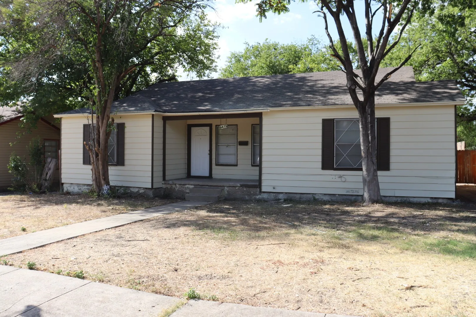 Townhouse For Sale in Dallas County , 6415 Latta Street, Dallas, Texas 75227, 1 Bedroom, 1 Bathroom, 1 Garage spaces, 1,330 Sqft, built in 1949, mls#21233461, Real Estate Agent in Dallas, Homes For Sale in Dallas county, Homes For Sale in Dallas, Realtor in Dallas Texas, Real Estate Brokerage Independent Realty Texas, Luminita Cordes Realtor