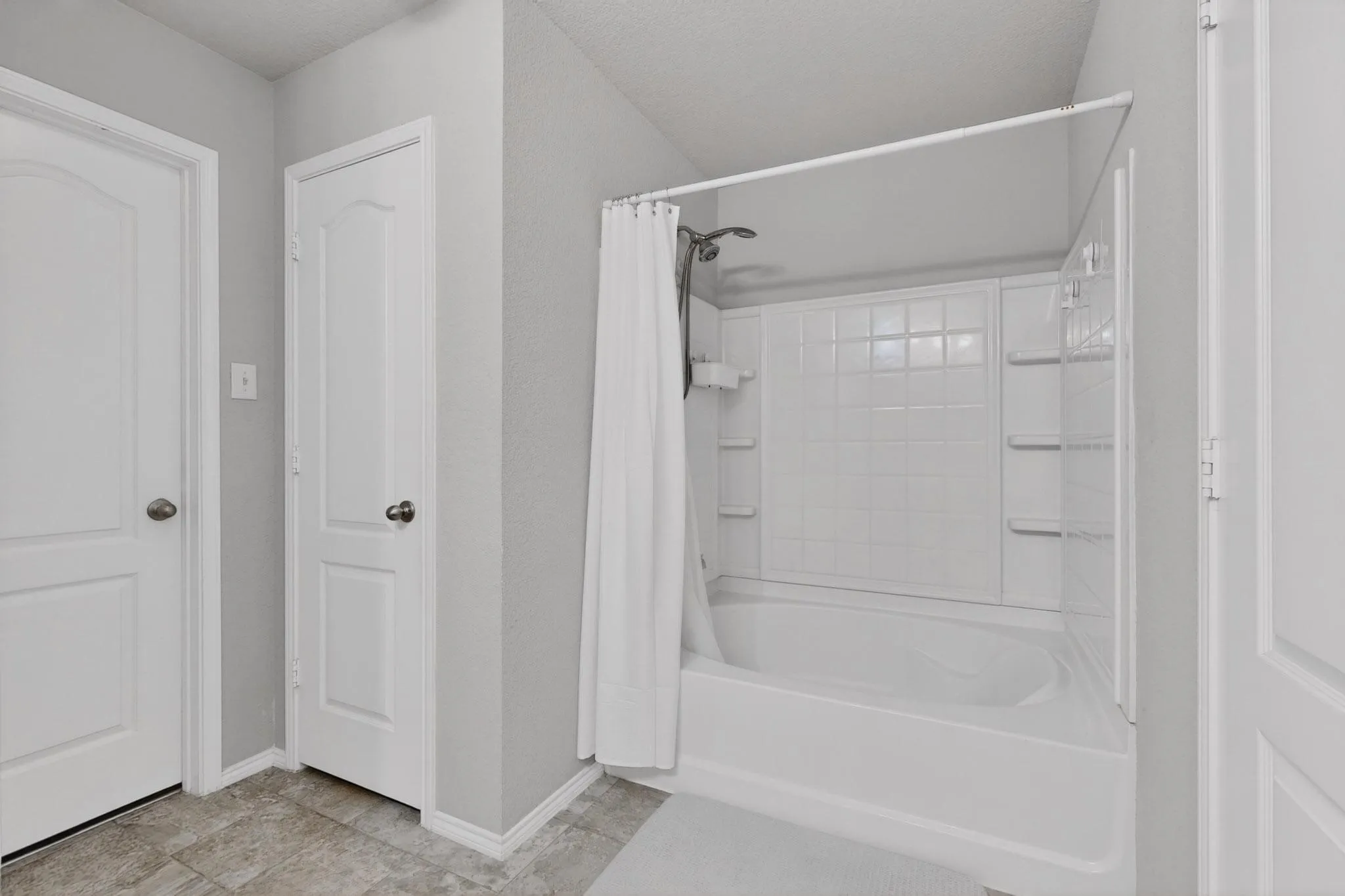 Full bathroom featuring shower / bath combo with shower curtain and baseboards