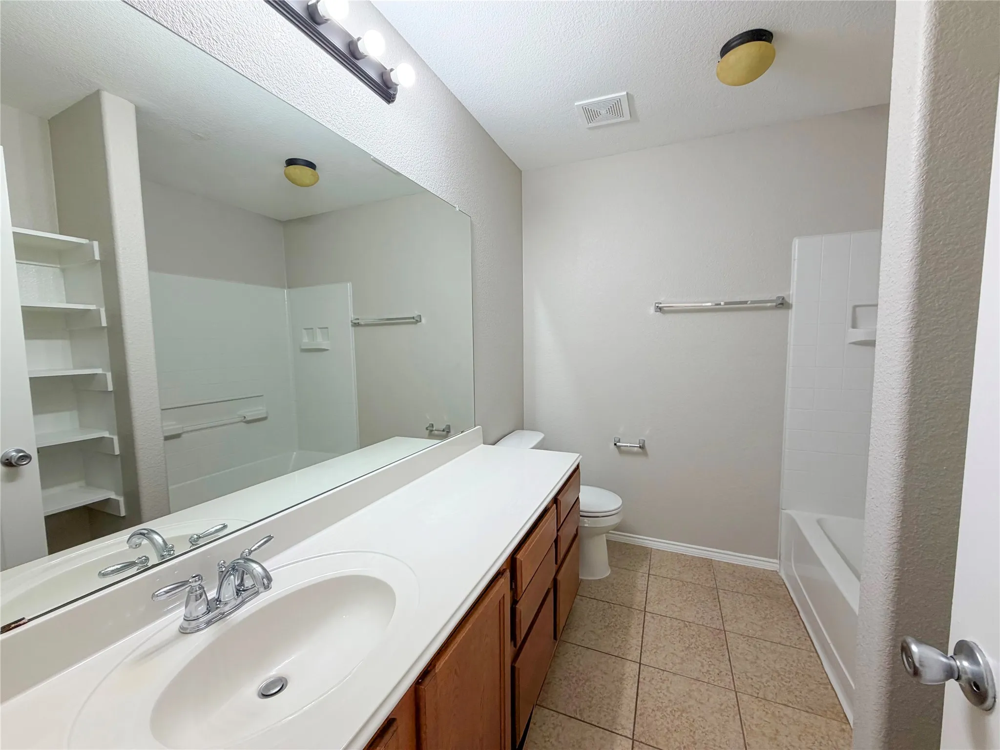 Single Family Residence For Sale in Tarrant County , 10401 Turning Leaf Trail, Fort Worth, Texas 76131, 4 Bedrooms, 3 Bathrooms, 2 Garage spaces, 2,454 Sqft, built in 2009, Preowned, Price $360,000, mls#21232935, Real Estate Agent in Fort Worth, Homes For Sale in Tarrant county, Homes For Sale in Fort Worth, Realtor in Fort Worth Texas, Real Estate Brokerage Independent Realty Texas, Luminita Cordes Realtor