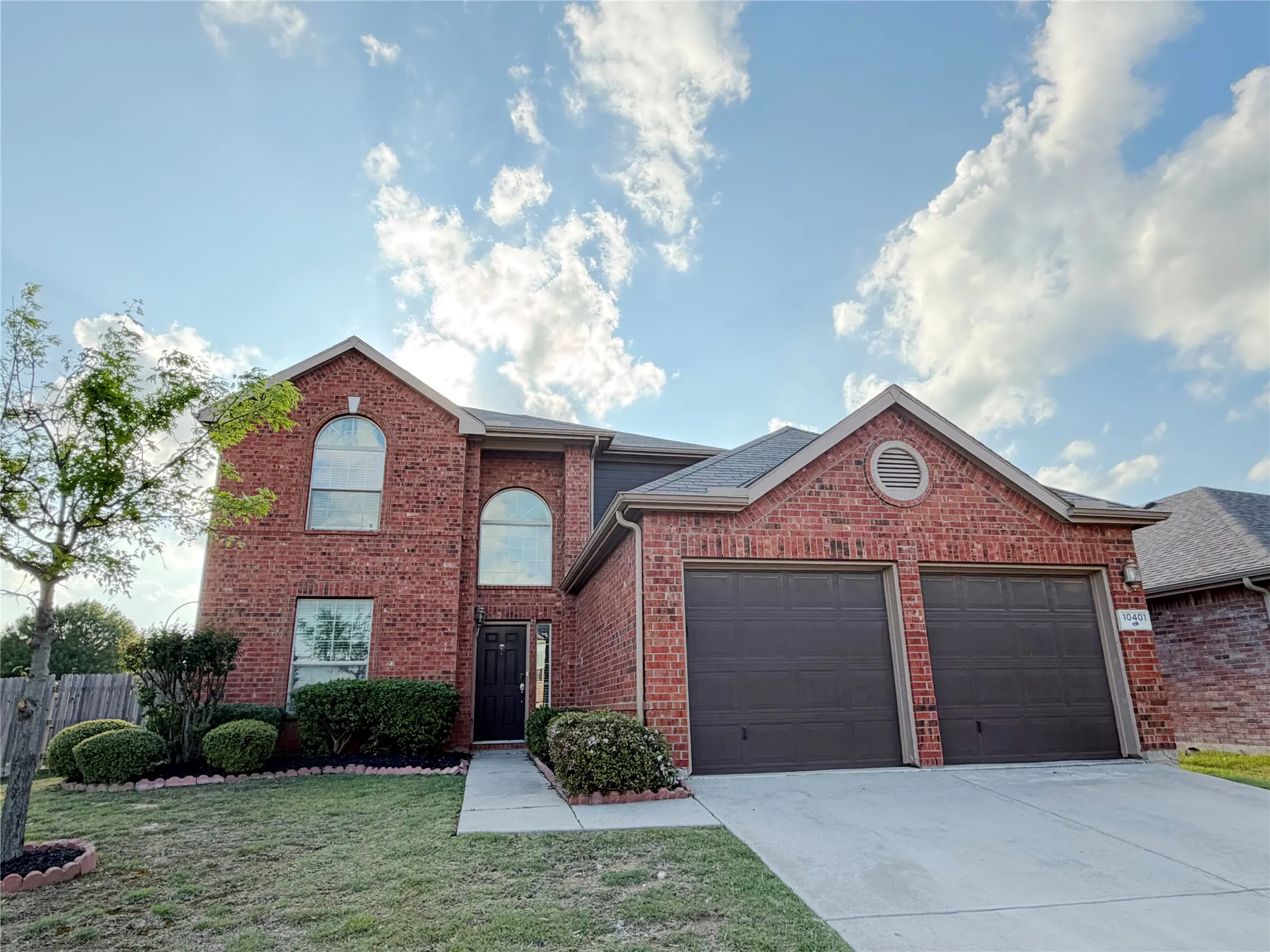 Single Family Residence For Sale in Tarrant County , 10401 Turning Leaf Trail, Fort Worth, Texas 76131, 4 Bedrooms, 3 Bathrooms, 2 Garage spaces, 2,454 Sqft, built in 2009, Preowned, Price $360,000, mls#21232935, Real Estate Agent in Fort Worth, Homes For Sale in Tarrant county, Homes For Sale in Fort Worth, Realtor in Fort Worth Texas, Real Estate Brokerage Independent Realty Texas, Luminita Cordes Realtor