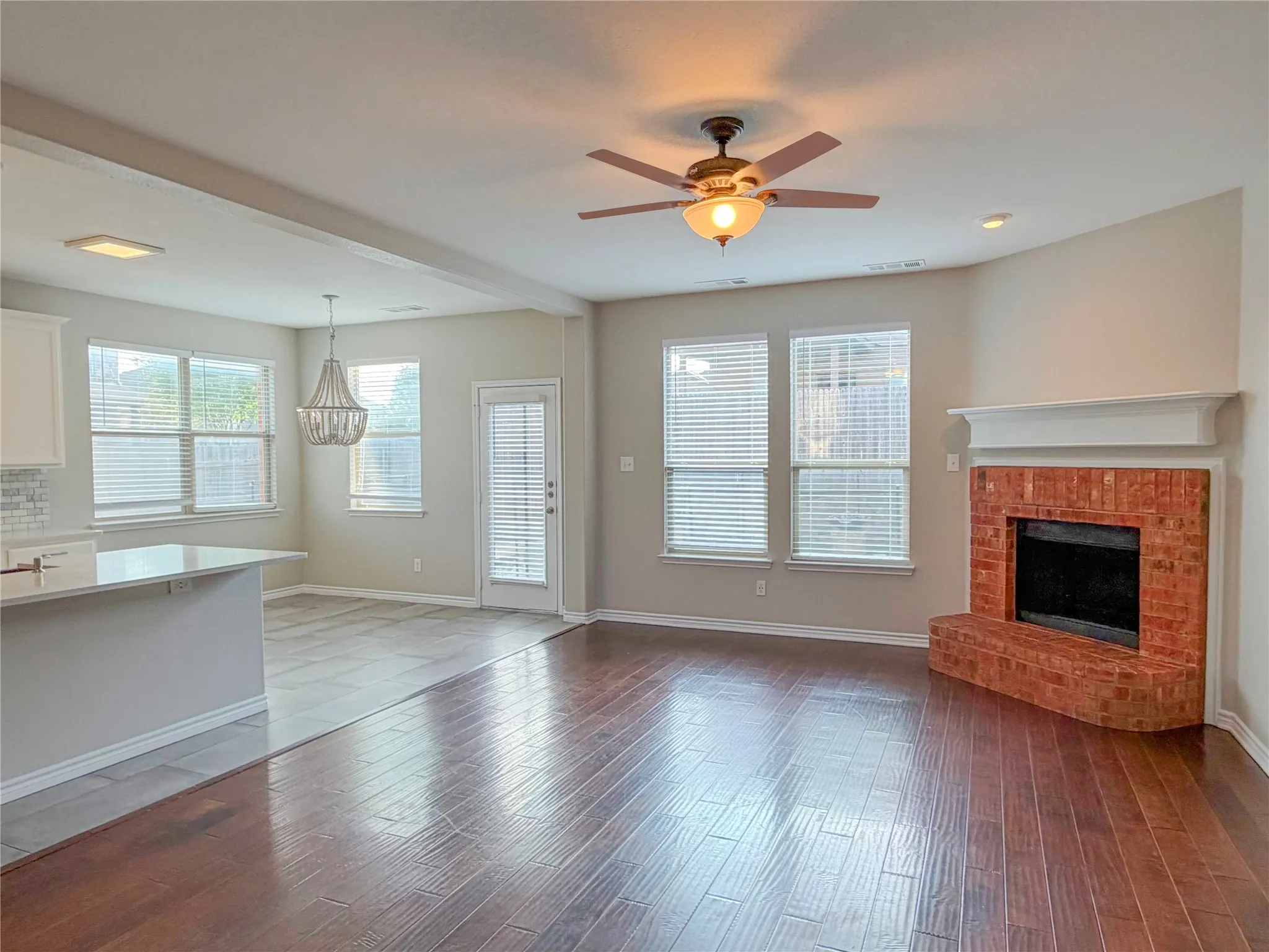 Single Family Residence For Sale in Tarrant County , 10401 Turning Leaf Trail, Fort Worth, Texas 76131, 4 Bedrooms, 3 Bathrooms, 2 Garage spaces, 2,454 Sqft, built in 2009, Preowned, Price $360,000, mls#21232935, Real Estate Agent in Fort Worth, Homes For Sale in Tarrant county, Homes For Sale in Fort Worth, Realtor in Fort Worth Texas, Real Estate Brokerage Independent Realty Texas, Luminita Cordes Realtor