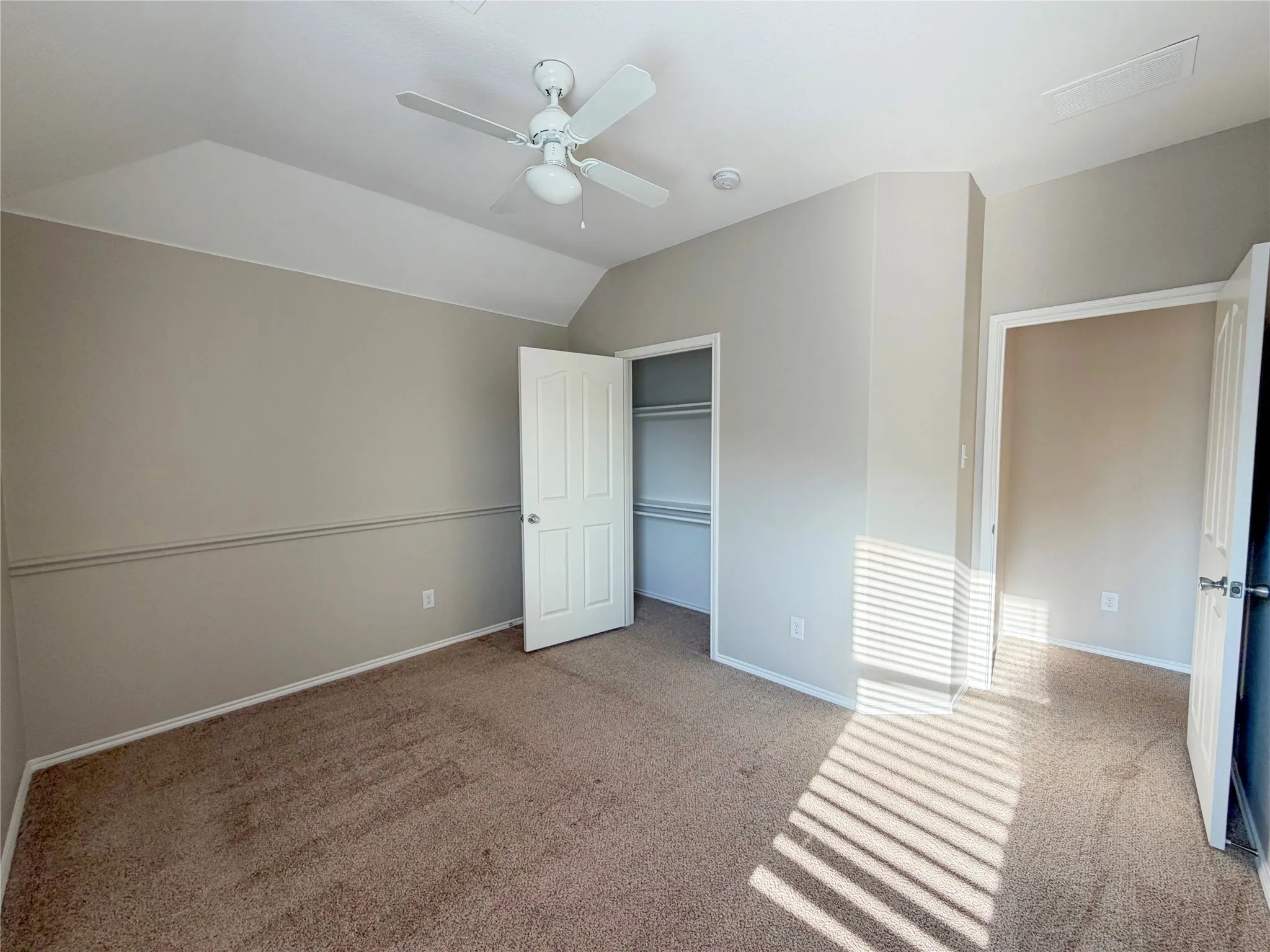 Single Family Residence For Sale in Tarrant County , 10401 Turning Leaf Trail, Fort Worth, Texas 76131, 4 Bedrooms, 3 Bathrooms, 2 Garage spaces, 2,454 Sqft, built in 2009, Preowned, Price $360,000, mls#21232935, Real Estate Agent in Fort Worth, Homes For Sale in Tarrant county, Homes For Sale in Fort Worth, Realtor in Fort Worth Texas, Real Estate Brokerage Independent Realty Texas, Luminita Cordes Realtor