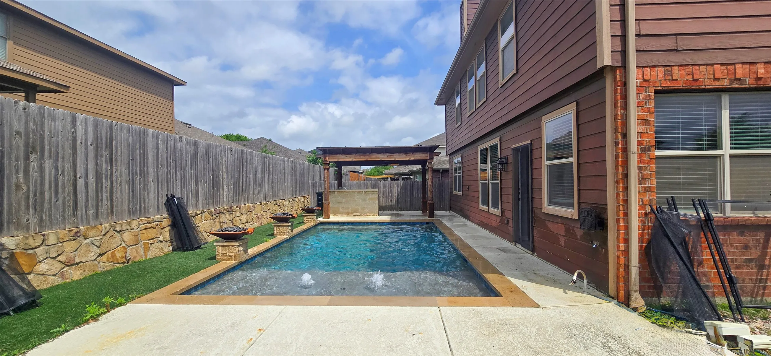 Single Family Residence For Sale in Tarrant County , 10401 Turning Leaf Trail, Fort Worth, Texas 76131, 4 Bedrooms, 3 Bathrooms, 2 Garage spaces, 2,454 Sqft, built in 2009, Preowned, Price $360,000, mls#21232935, Real Estate Agent in Fort Worth, Homes For Sale in Tarrant county, Homes For Sale in Fort Worth, Realtor in Fort Worth Texas, Real Estate Brokerage Independent Realty Texas, Luminita Cordes Realtor