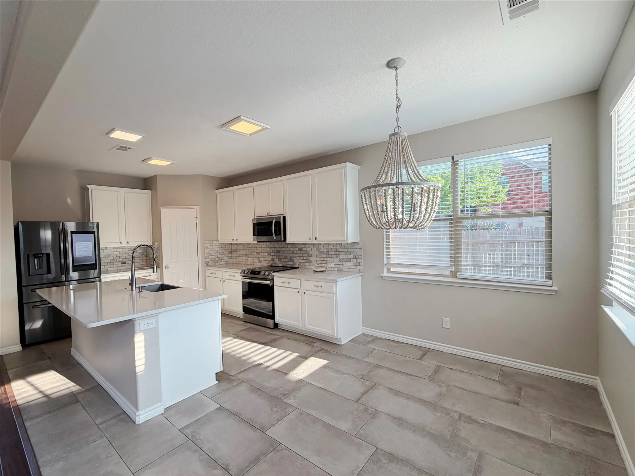Single Family Residence For Sale in Tarrant County , 10401 Turning Leaf Trail, Fort Worth, Texas 76131, 4 Bedrooms, 3 Bathrooms, 2 Garage spaces, 2,454 Sqft, built in 2009, Preowned, Price $360,000, mls#21232935, Real Estate Agent in Fort Worth, Homes For Sale in Tarrant county, Homes For Sale in Fort Worth, Realtor in Fort Worth Texas, Real Estate Brokerage Independent Realty Texas, Luminita Cordes Realtor