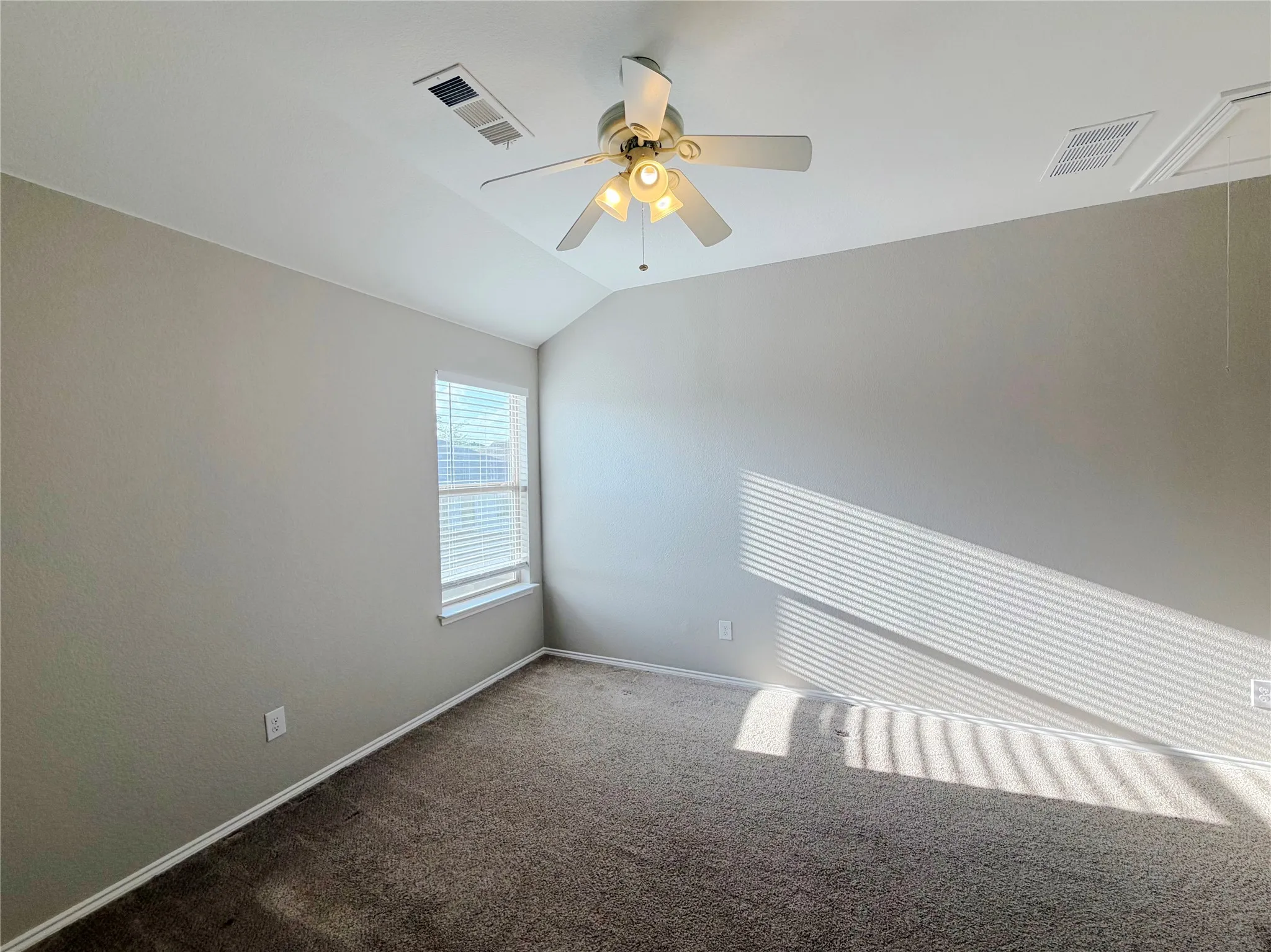 Single Family Residence For Sale in Tarrant County , 10401 Turning Leaf Trail, Fort Worth, Texas 76131, 4 Bedrooms, 3 Bathrooms, 2 Garage spaces, 2,454 Sqft, built in 2009, Preowned, Price $360,000, mls#21232935, Real Estate Agent in Fort Worth, Homes For Sale in Tarrant county, Homes For Sale in Fort Worth, Realtor in Fort Worth Texas, Real Estate Brokerage Independent Realty Texas, Luminita Cordes Realtor