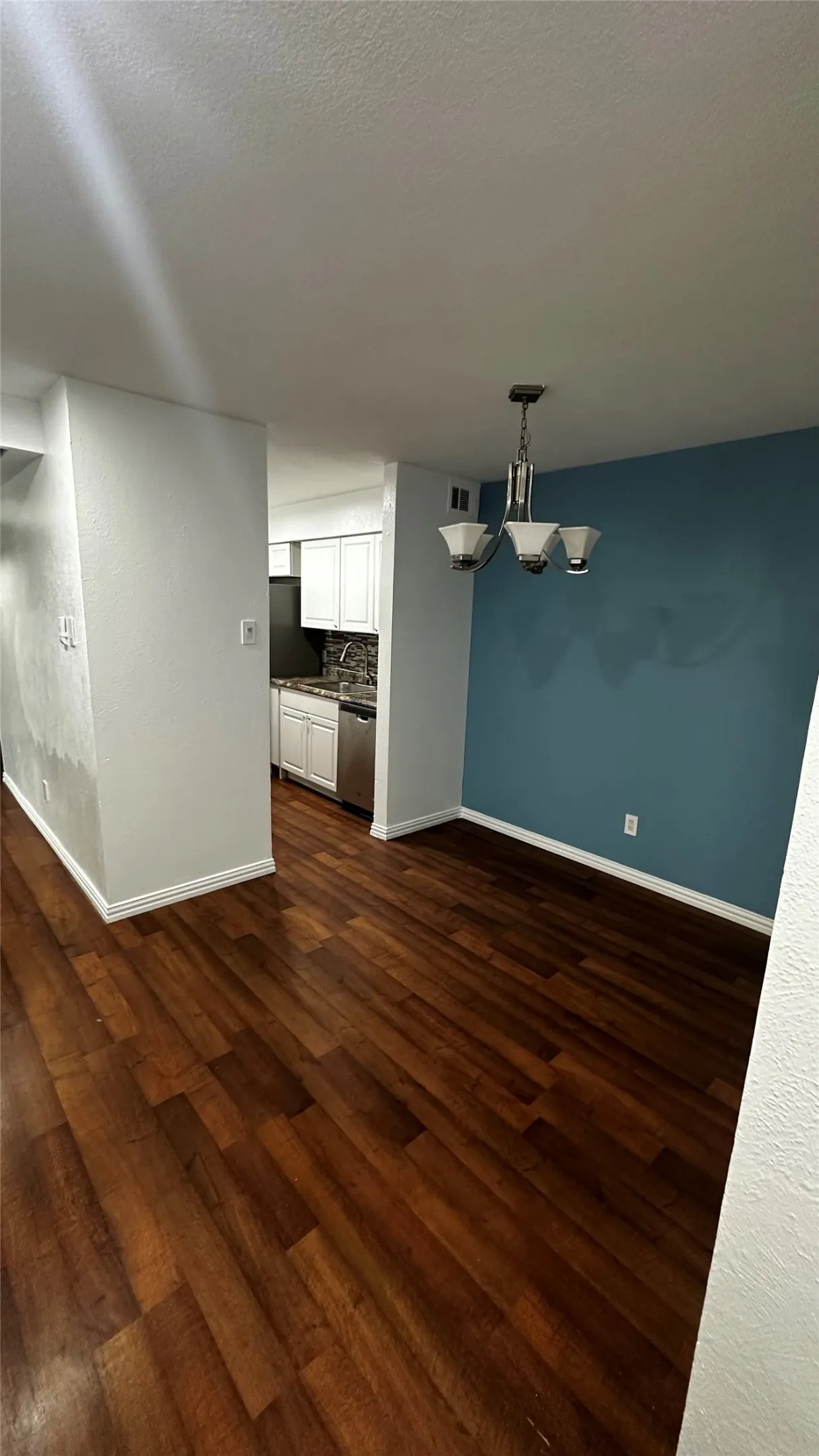 Condominium For Sale in Dallas County , 8109 Skillman Street 1025, Dallas, Texas 75231, 2 Bedroom, 2 Bathroom, Garage spaces, 1,047 Sqft, built in 1981, mls#21231933, Real Estate Agent in Dallas, Homes For Sale in Dallas county, Homes For Sale in Dallas, Realtor in Dallas Texas, Real Estate Brokerage Independent Realty Texas, Luminita Cordes Realtor