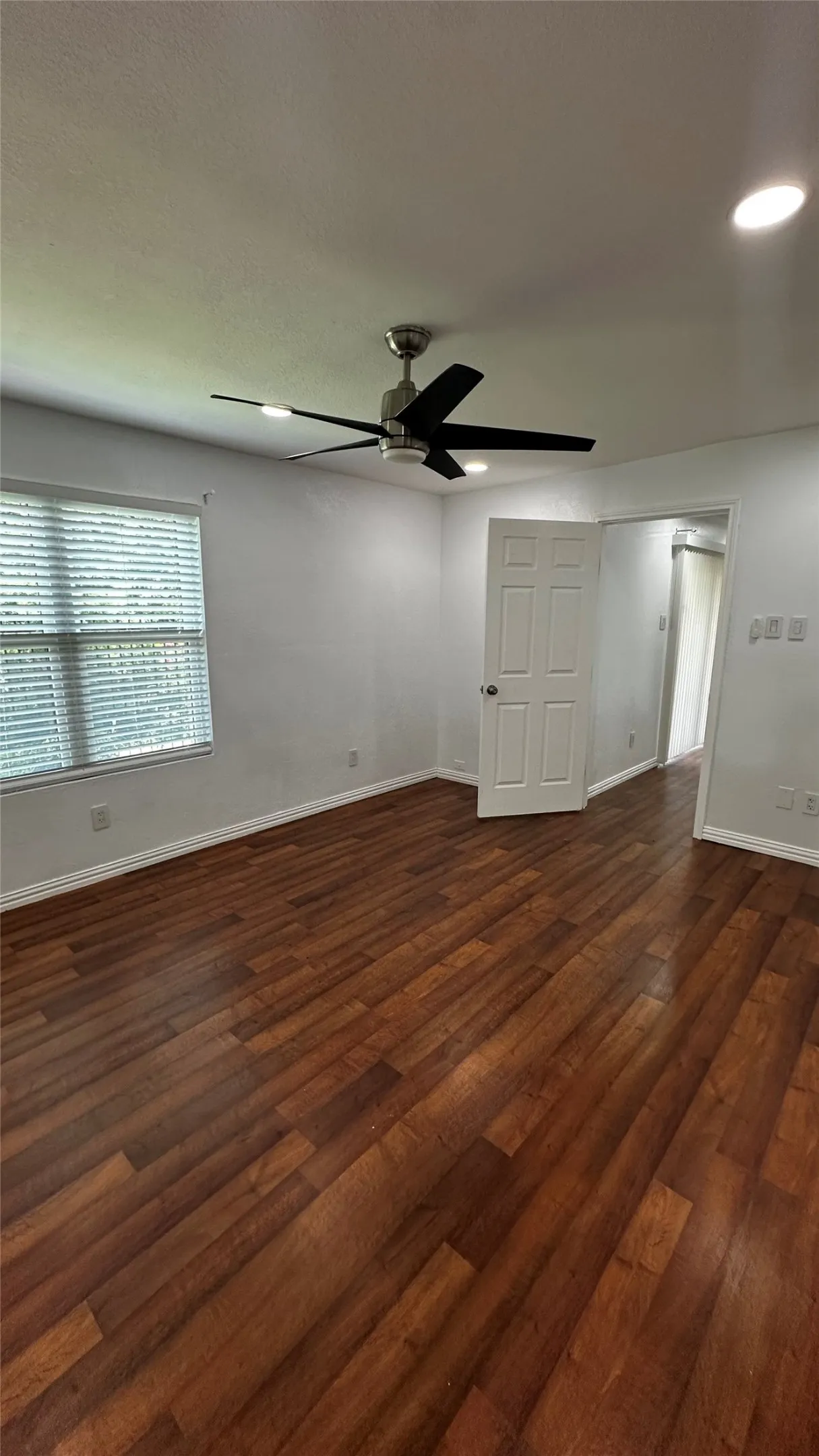 Condominium For Sale in Dallas County , 8109 Skillman Street 1025, Dallas, Texas 75231, 2 Bedroom, 2 Bathroom, Garage spaces, 1,047 Sqft, built in 1981, mls#21231933, Real Estate Agent in Dallas, Homes For Sale in Dallas county, Homes For Sale in Dallas, Realtor in Dallas Texas, Real Estate Brokerage Independent Realty Texas, Luminita Cordes Realtor
