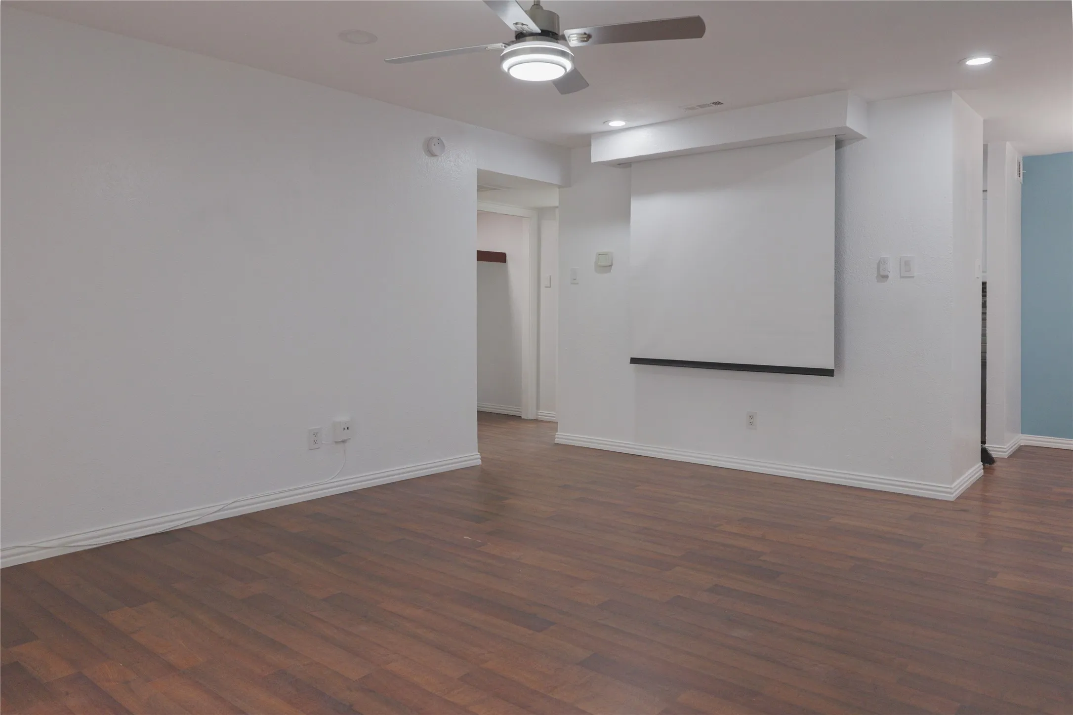 Condominium For Sale in Dallas County , 8109 Skillman Street 1025, Dallas, Texas 75231, 2 Bedroom, 2 Bathroom, Garage spaces, 1,047 Sqft, built in 1981, mls#21231933, Real Estate Agent in Dallas, Homes For Sale in Dallas county, Homes For Sale in Dallas, Realtor in Dallas Texas, Real Estate Brokerage Independent Realty Texas, Luminita Cordes Realtor