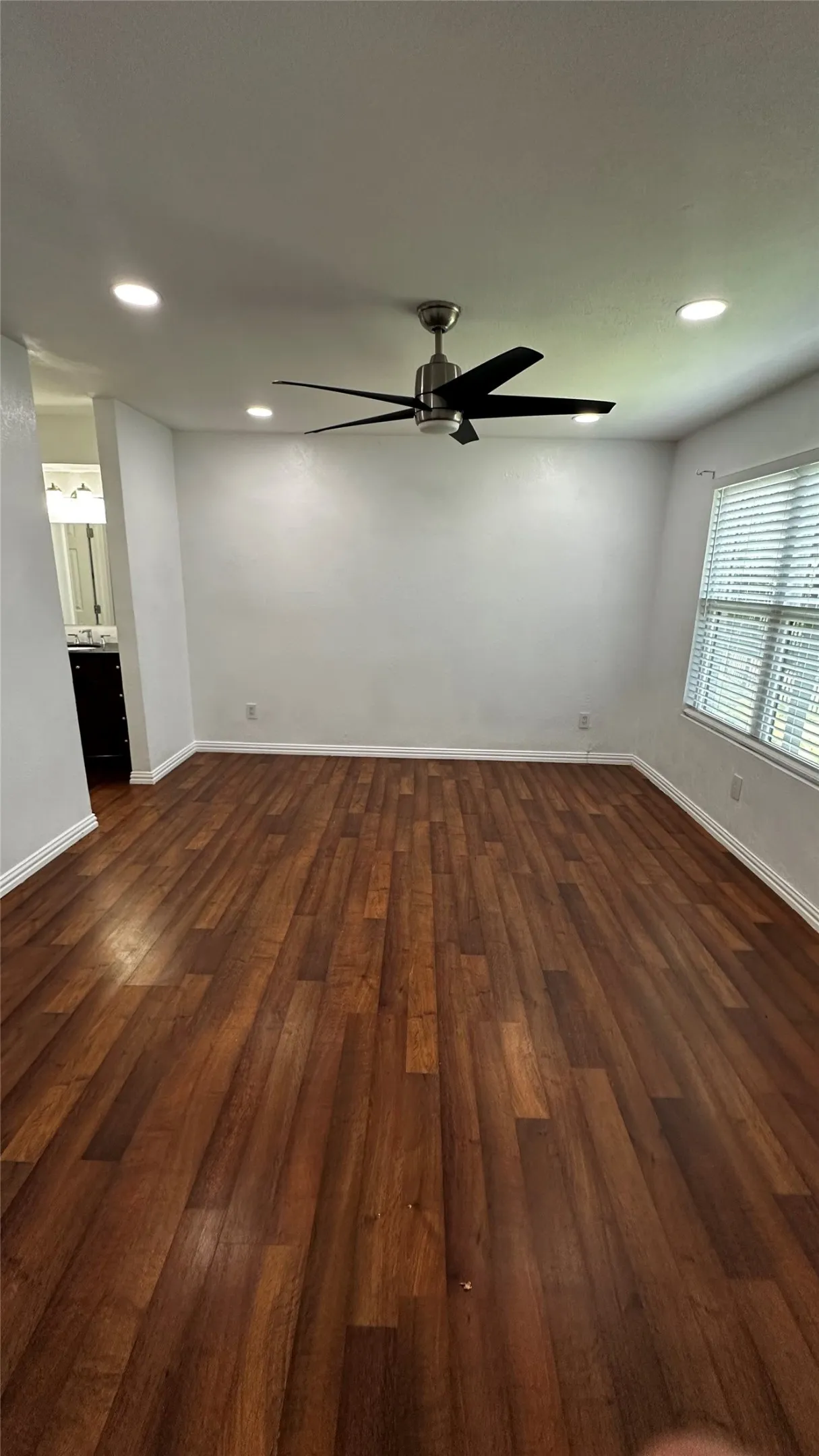 Condominium For Sale in Dallas County , 8109 Skillman Street 1025, Dallas, Texas 75231, 2 Bedroom, 2 Bathroom, Garage spaces, 1,047 Sqft, built in 1981, mls#21231933, Real Estate Agent in Dallas, Homes For Sale in Dallas county, Homes For Sale in Dallas, Realtor in Dallas Texas, Real Estate Brokerage Independent Realty Texas, Luminita Cordes Realtor