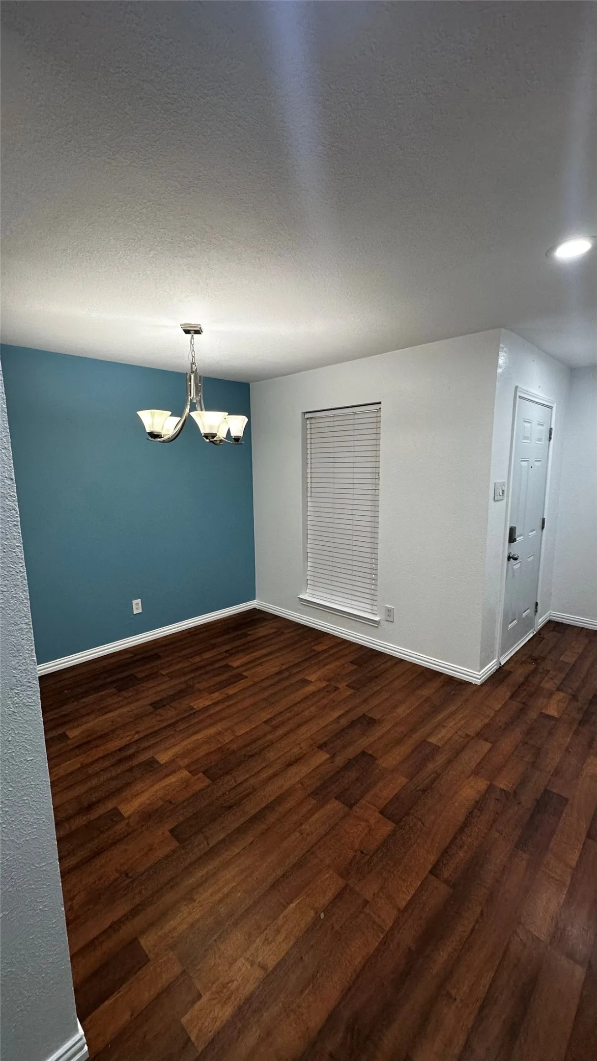 Condominium For Sale in Dallas County , 8109 Skillman Street 1025, Dallas, Texas 75231, 2 Bedroom, 2 Bathroom, Garage spaces, 1,047 Sqft, built in 1981, mls#21231933, Real Estate Agent in Dallas, Homes For Sale in Dallas county, Homes For Sale in Dallas, Realtor in Dallas Texas, Real Estate Brokerage Independent Realty Texas, Luminita Cordes Realtor