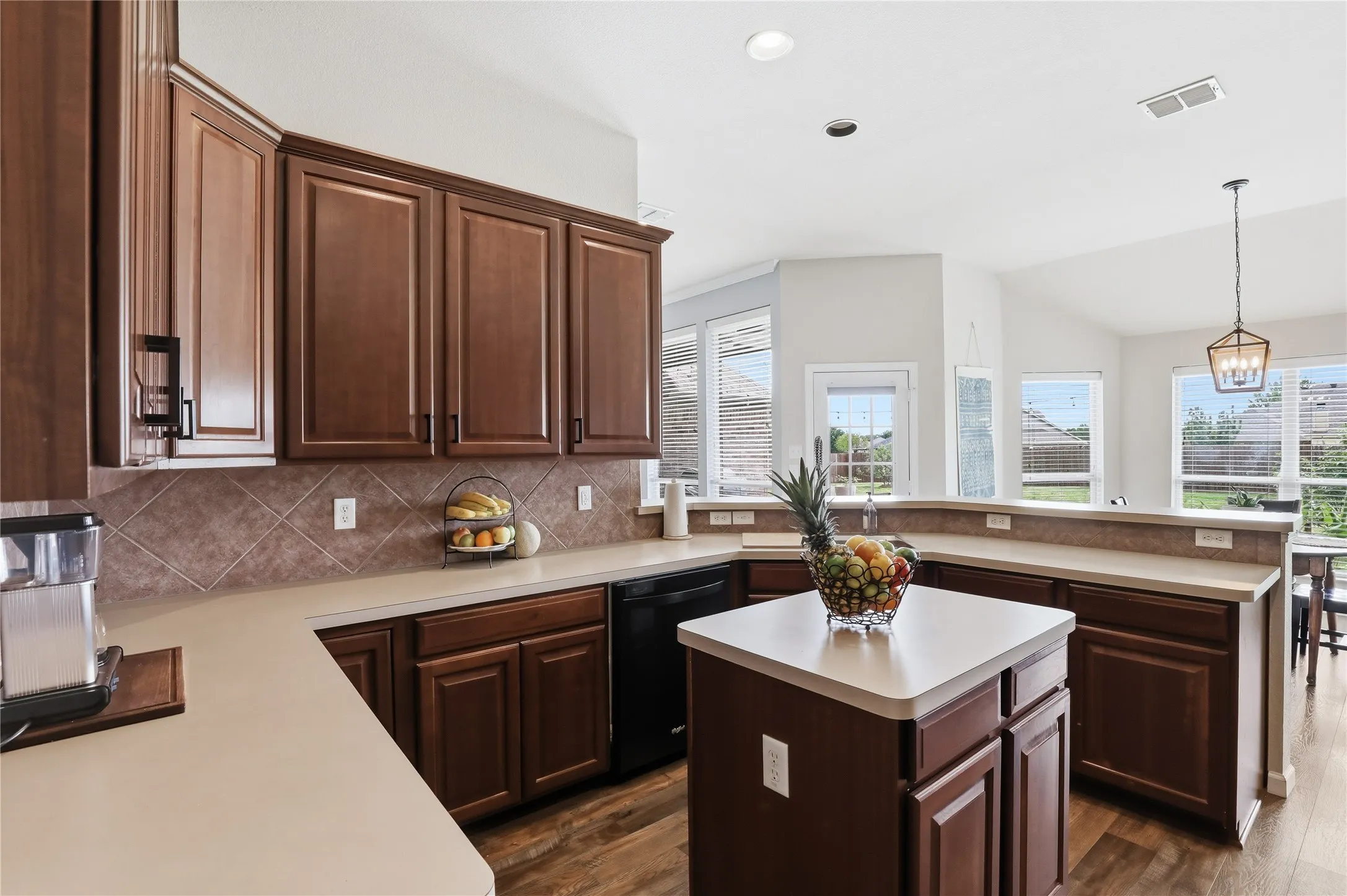 Single Family Residence For Sale in Parker County , 182 Portales Drive, Aledo, Texas 76008, 3 Bedroom, 2 Bathroom, 2 Garage spaces, 2,026 Sqft, built in 2005, mls#21233252, Real Estate Agent in Aledo, Homes For Sale in Parker county, Homes For Sale in Aledo, Realtor in Aledo Texas, Real Estate Brokerage Independent Realty Texas, Luminita Cordes Realtor