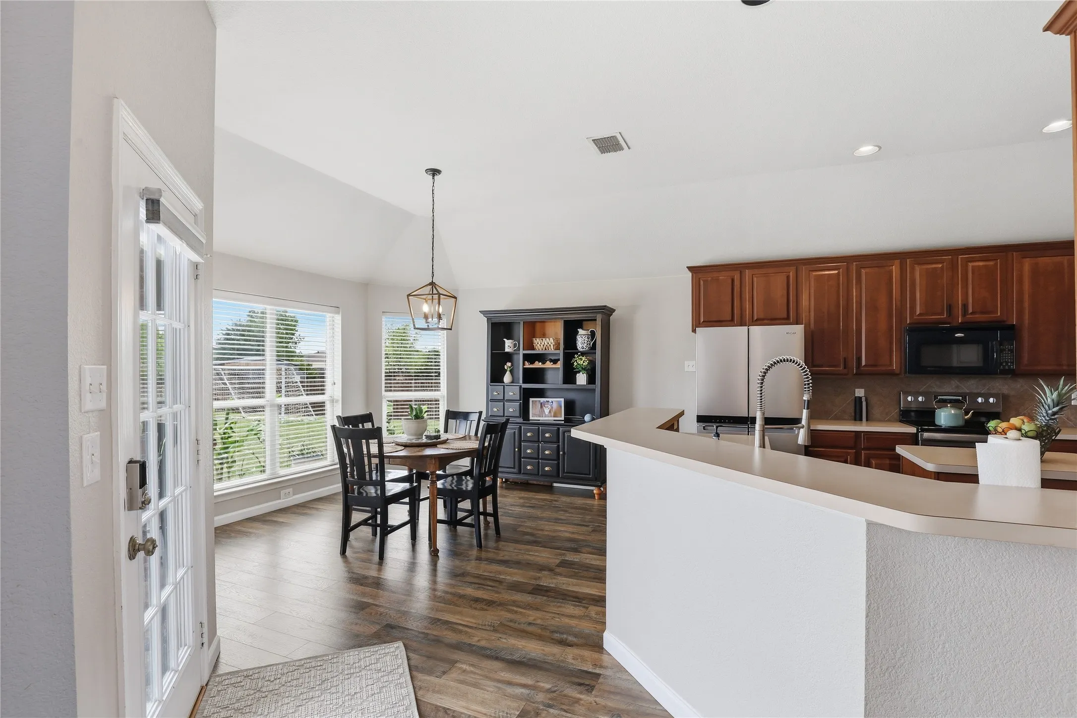 Single Family Residence For Sale in Parker County , 182 Portales Drive, Aledo, Texas 76008, 3 Bedroom, 2 Bathroom, 2 Garage spaces, 2,026 Sqft, built in 2005, mls#21233252, Real Estate Agent in Aledo, Homes For Sale in Parker county, Homes For Sale in Aledo, Realtor in Aledo Texas, Real Estate Brokerage Independent Realty Texas, Luminita Cordes Realtor