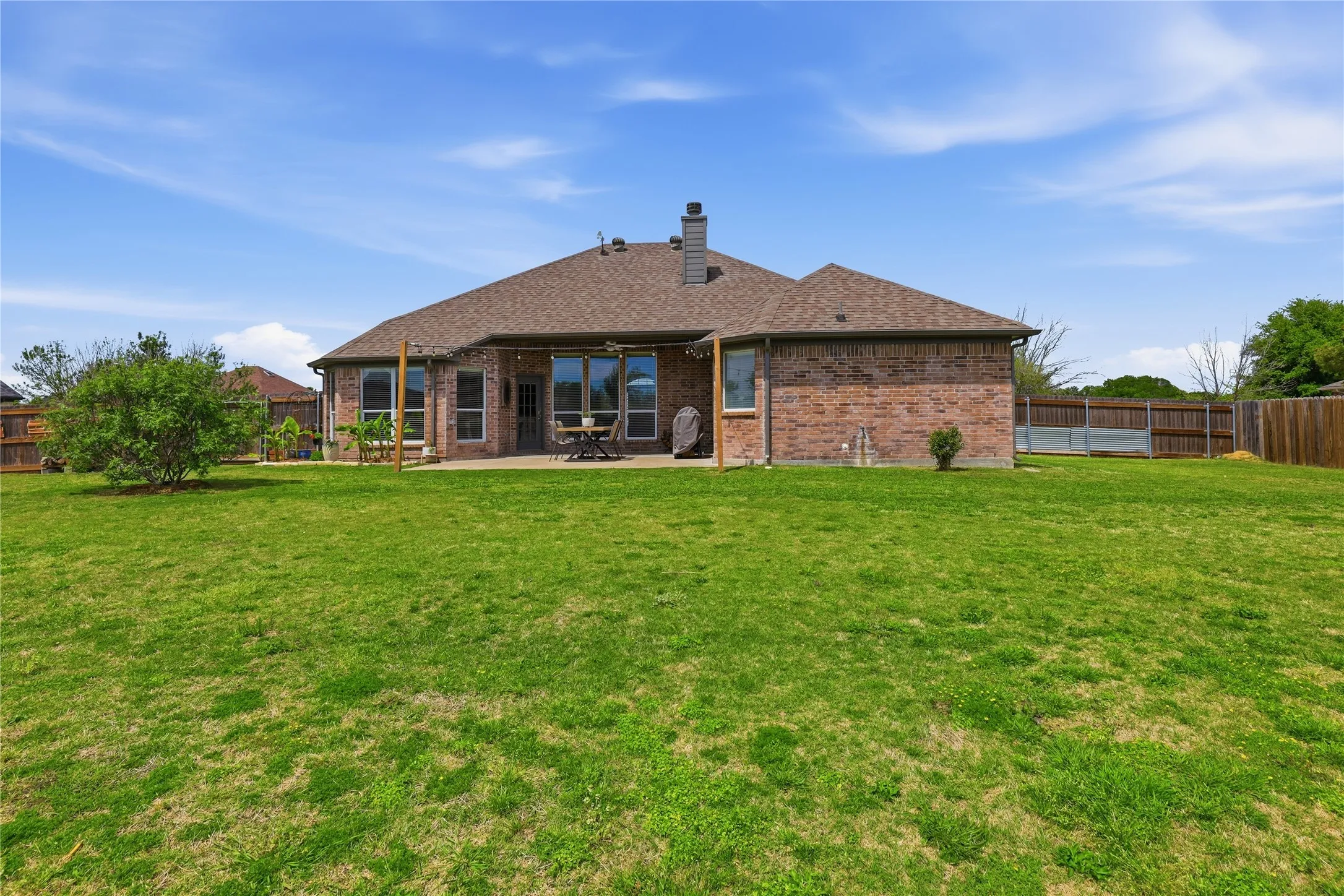 Single Family Residence For Sale in Parker County , 182 Portales Drive, Aledo, Texas 76008, 3 Bedroom, 2 Bathroom, 2 Garage spaces, 2,026 Sqft, built in 2005, mls#21233252, Real Estate Agent in Aledo, Homes For Sale in Parker county, Homes For Sale in Aledo, Realtor in Aledo Texas, Real Estate Brokerage Independent Realty Texas, Luminita Cordes Realtor