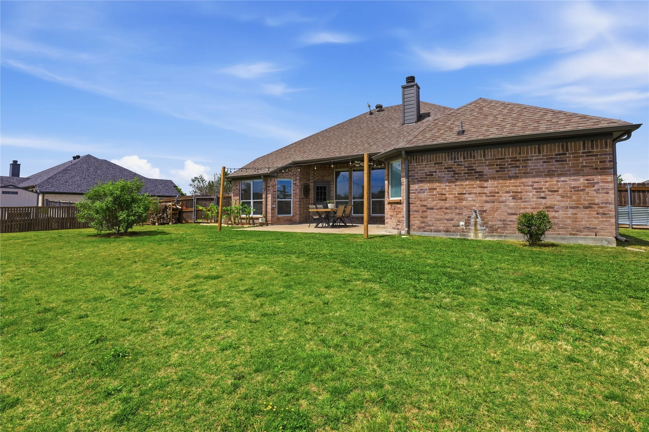 Single Family Residence For Sale in Parker County , 182 Portales Drive, Aledo, Texas 76008, 3 Bedroom, 2 Bathroom, 2 Garage spaces, 2,026 Sqft, built in 2005, mls#21233252, Real Estate Agent in Aledo, Homes For Sale in Parker county, Homes For Sale in Aledo, Realtor in Aledo Texas, Real Estate Brokerage Independent Realty Texas, Luminita Cordes Realtor