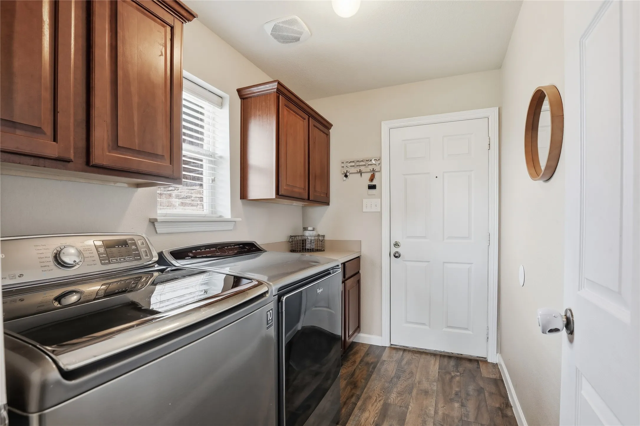 Single Family Residence For Sale in Parker County , 182 Portales Drive, Aledo, Texas 76008, 3 Bedroom, 2 Bathroom, 2 Garage spaces, 2,026 Sqft, built in 2005, mls#21233252, Real Estate Agent in Aledo, Homes For Sale in Parker county, Homes For Sale in Aledo, Realtor in Aledo Texas, Real Estate Brokerage Independent Realty Texas, Luminita Cordes Realtor
