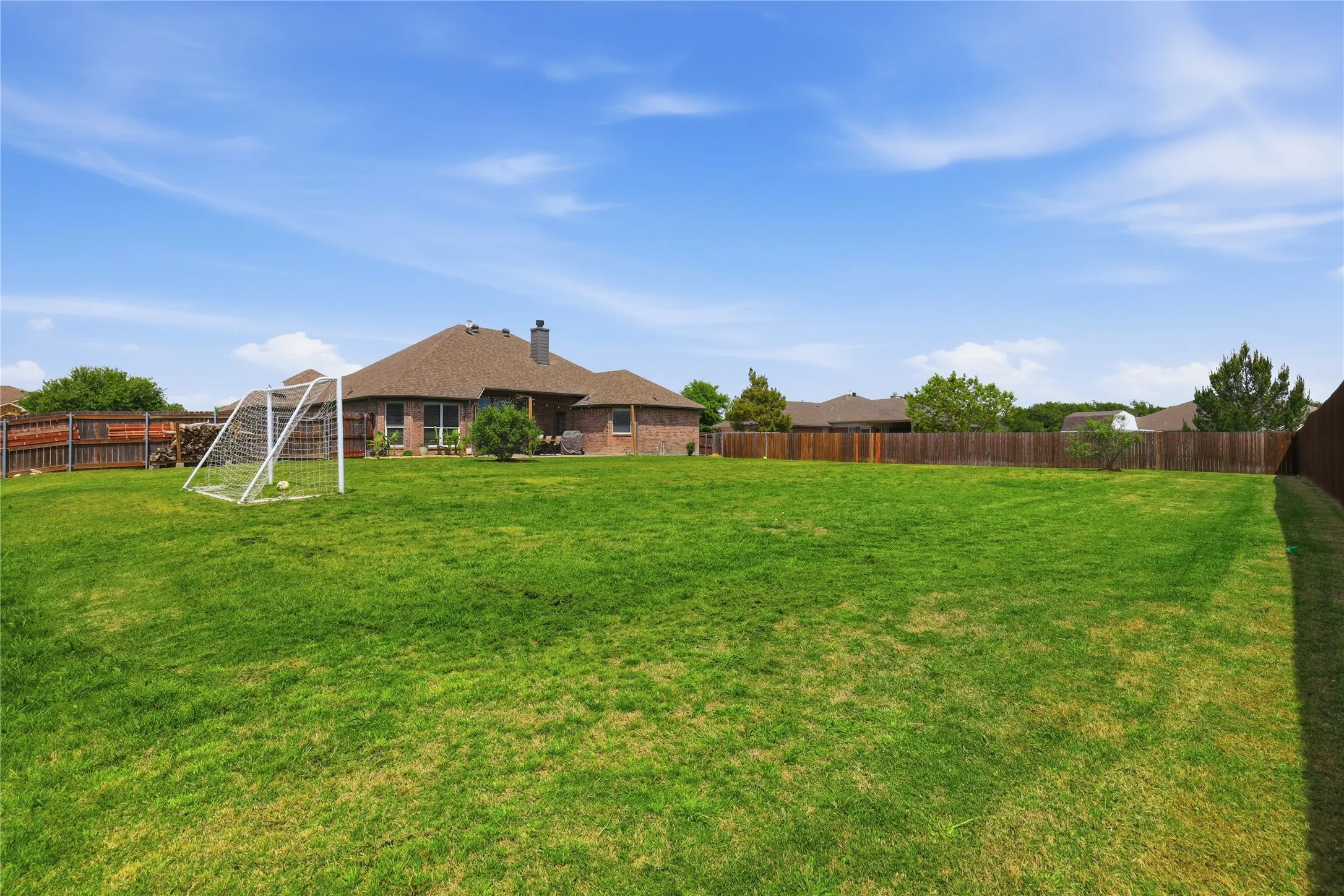 Single Family Residence For Sale in Parker County , 182 Portales Drive, Aledo, Texas 76008, 3 Bedroom, 2 Bathroom, 2 Garage spaces, 2,026 Sqft, built in 2005, mls#21233252, Real Estate Agent in Aledo, Homes For Sale in Parker county, Homes For Sale in Aledo, Realtor in Aledo Texas, Real Estate Brokerage Independent Realty Texas, Luminita Cordes Realtor