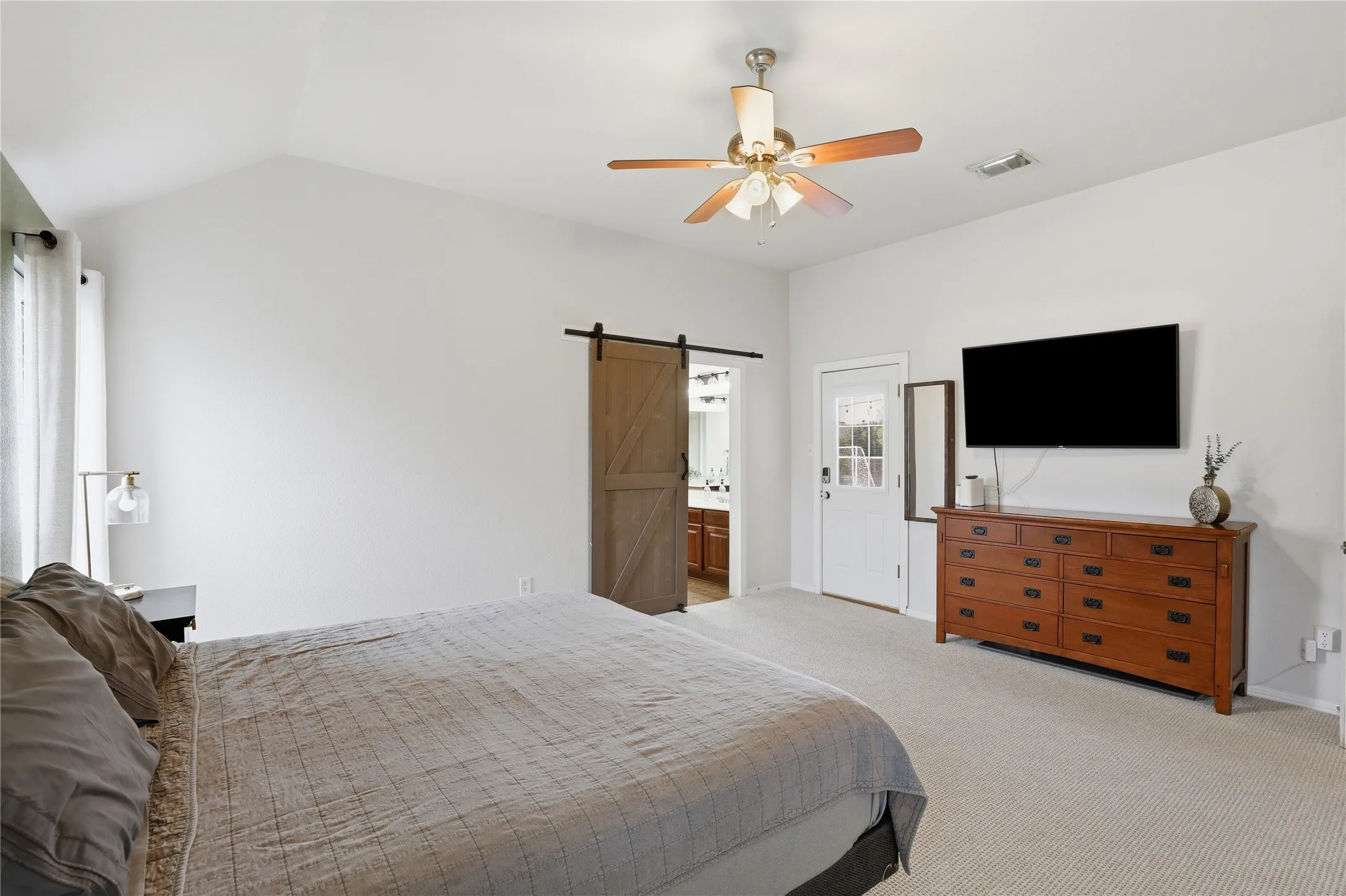 Single Family Residence For Sale in Parker County , 182 Portales Drive, Aledo, Texas 76008, 3 Bedroom, 2 Bathroom, 2 Garage spaces, 2,026 Sqft, built in 2005, mls#21233252, Real Estate Agent in Aledo, Homes For Sale in Parker county, Homes For Sale in Aledo, Realtor in Aledo Texas, Real Estate Brokerage Independent Realty Texas, Luminita Cordes Realtor