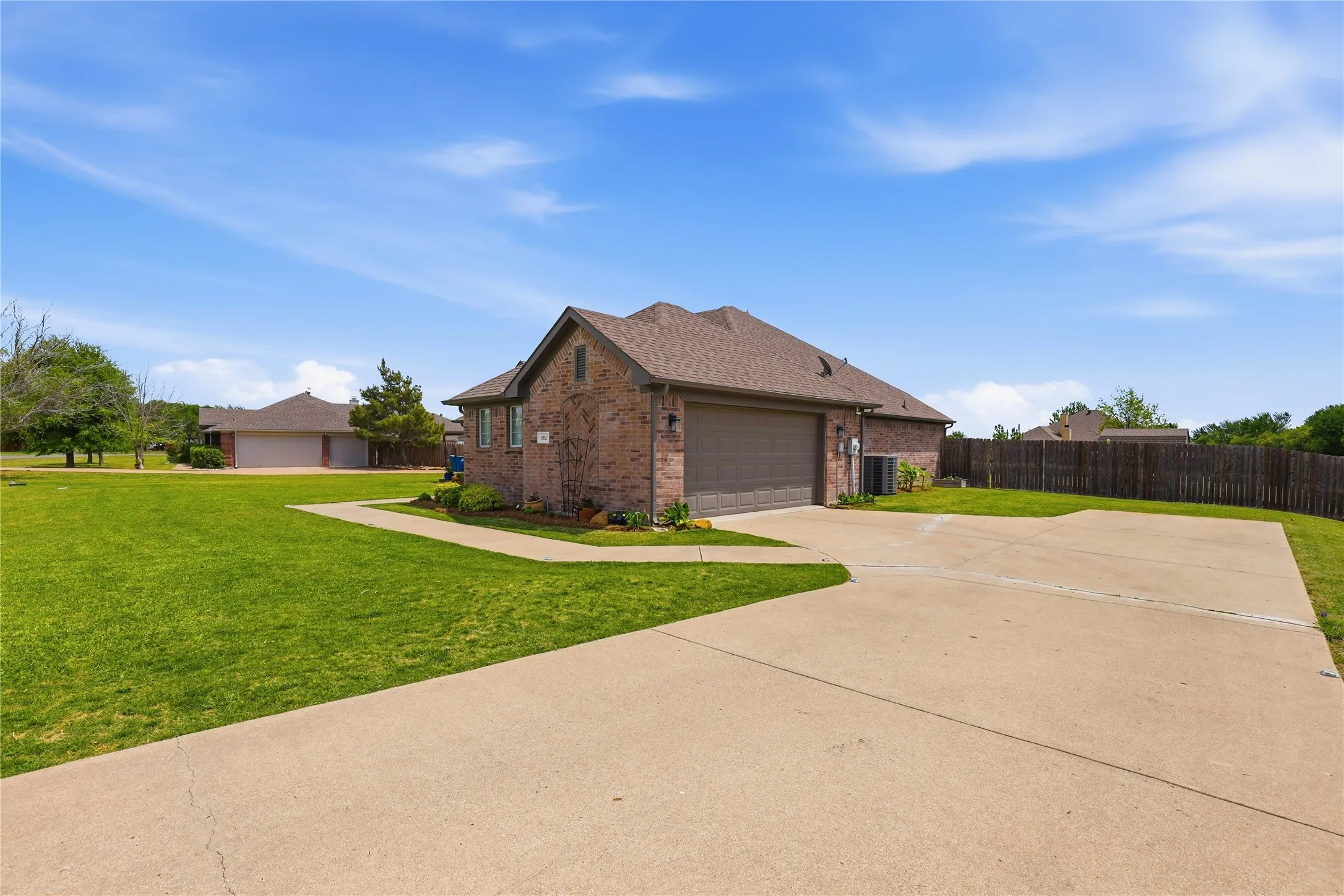 Single Family Residence For Sale in Parker County , 182 Portales Drive, Aledo, Texas 76008, 3 Bedroom, 2 Bathroom, 2 Garage spaces, 2,026 Sqft, built in 2005, mls#21233252, Real Estate Agent in Aledo, Homes For Sale in Parker county, Homes For Sale in Aledo, Realtor in Aledo Texas, Real Estate Brokerage Independent Realty Texas, Luminita Cordes Realtor